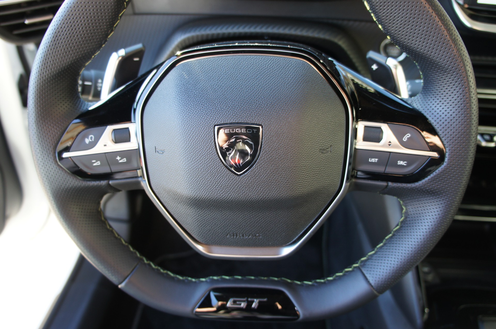 PEUGEOT 208 1.2 MHEV 145 GT-image-19