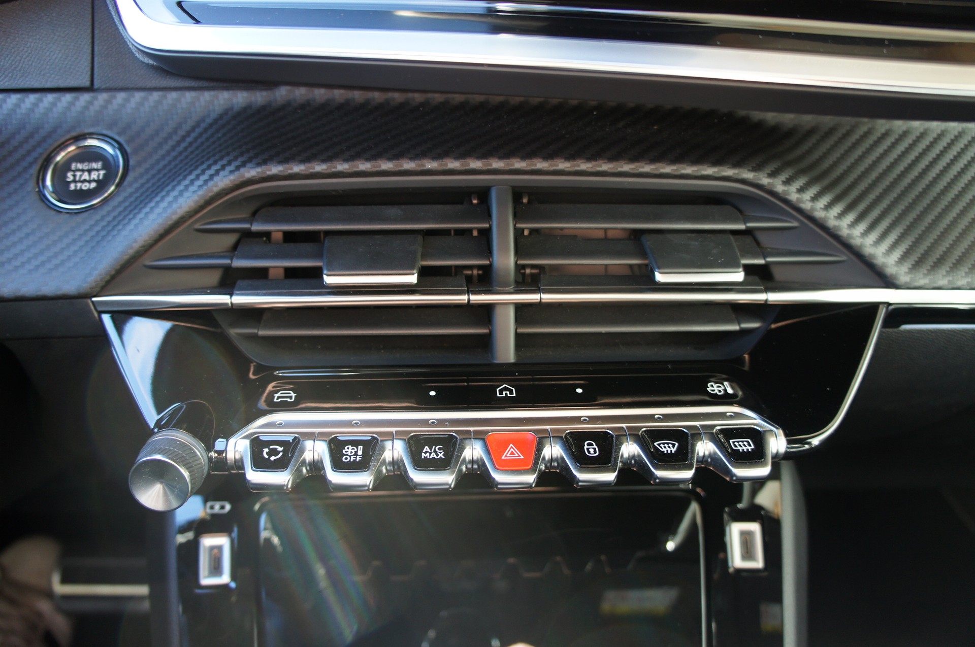PEUGEOT 208 1.2 MHEV 145 GT-image-15