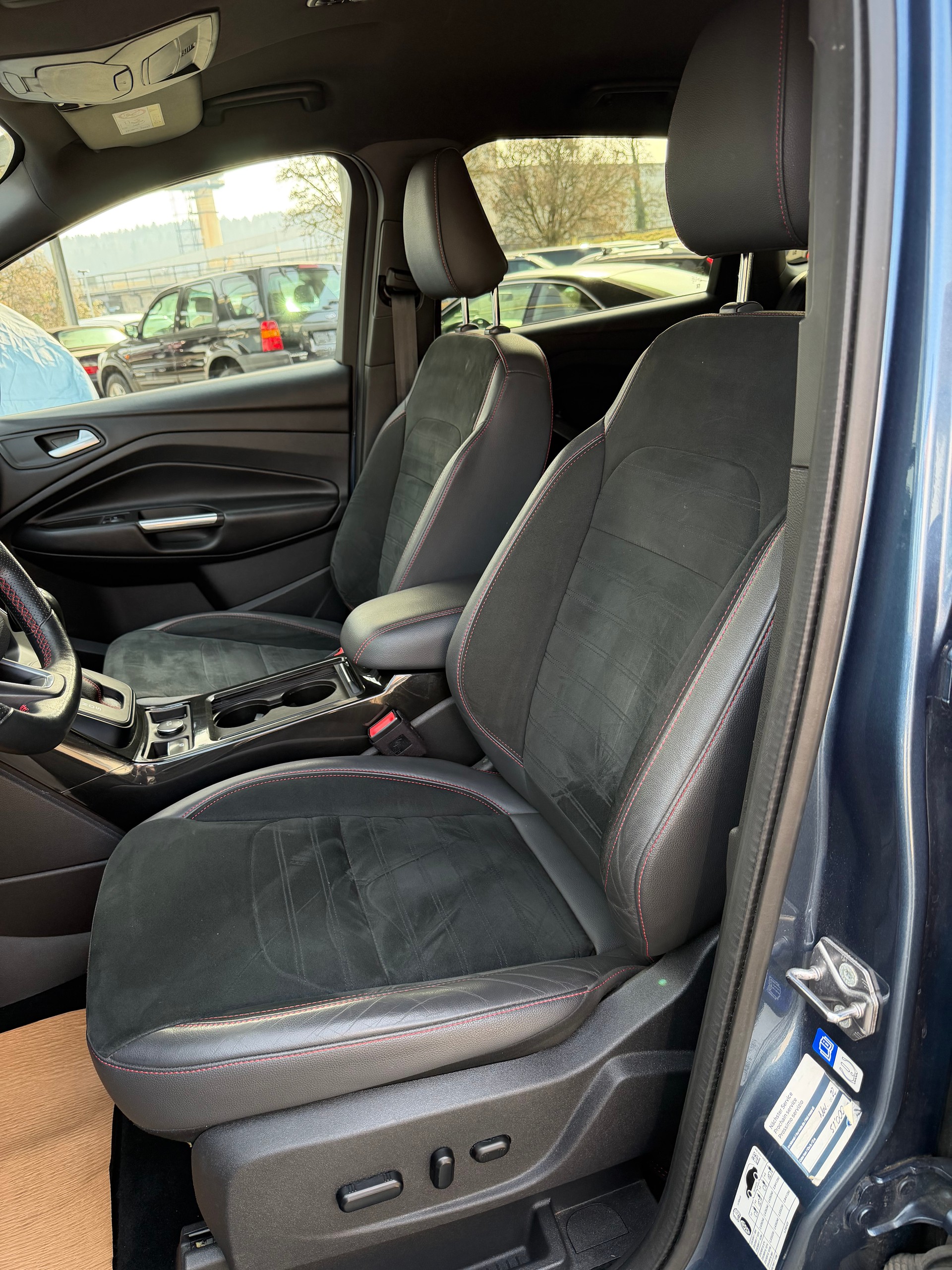 FORD Kuga 2.0 TDCi ST Line High 4WD PowerShift-image-9