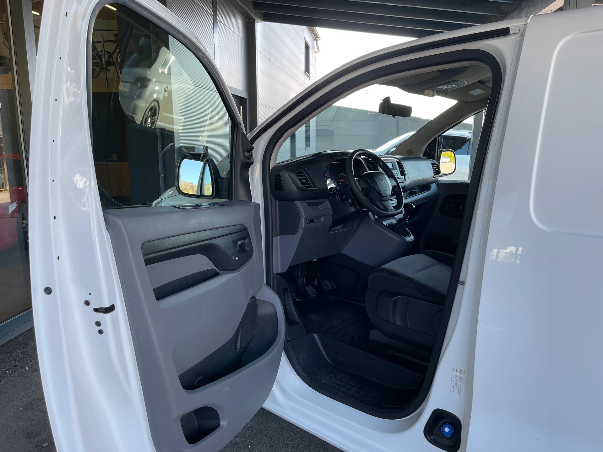 PEUGEOT Expert 2.0 BlueHDi 120 Active Standard-image-8