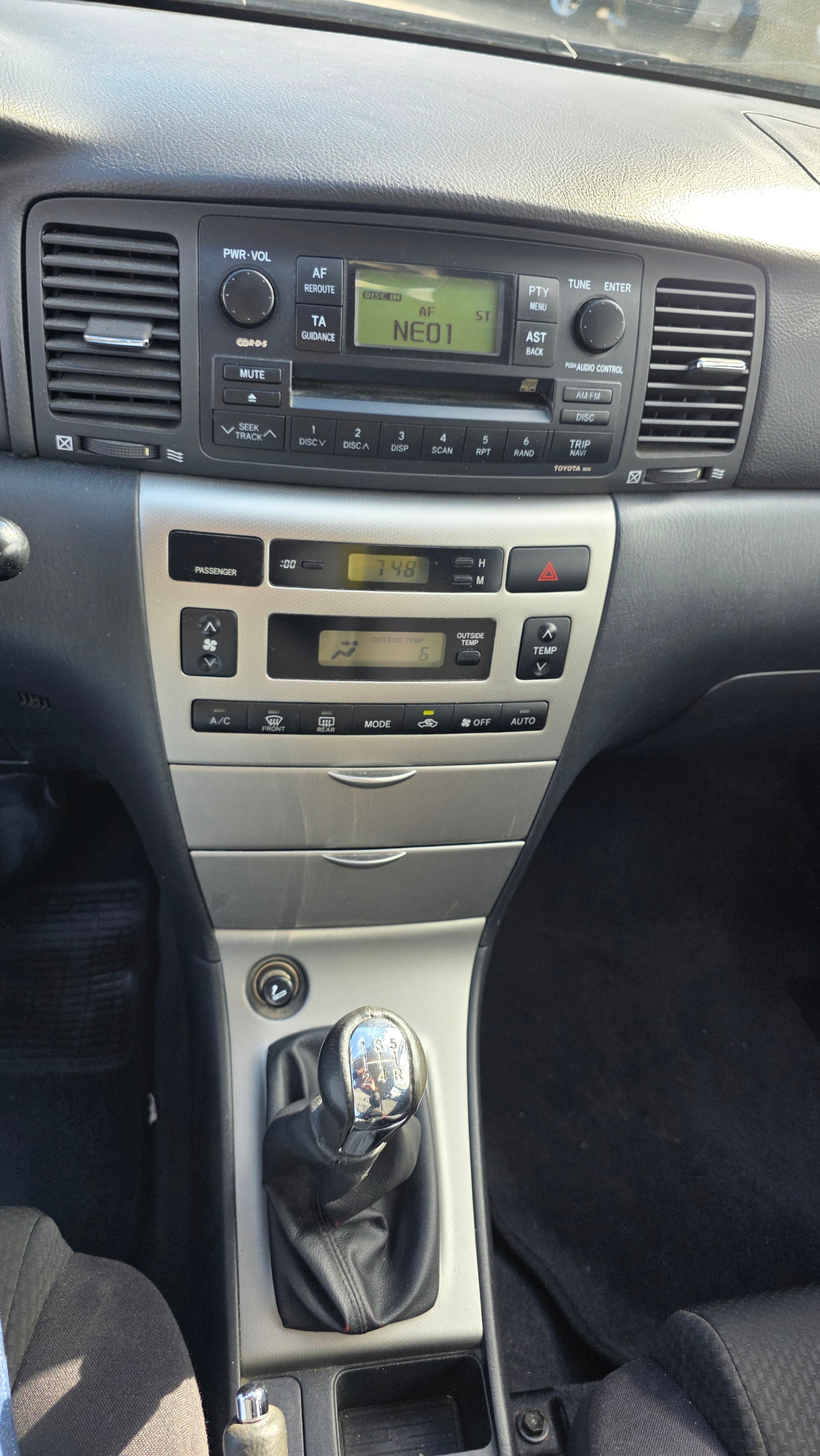 TOYOTA Corolla 1.6 Linea Sol-image-9