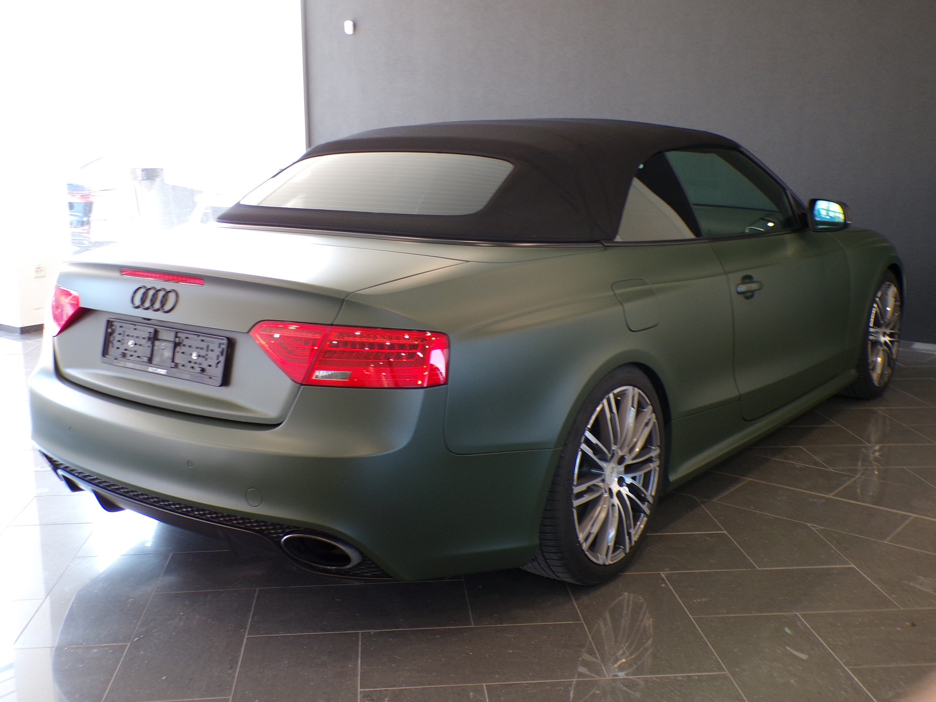AUDI RS5 Cabrio 4.2 FSI quattro S-tronic-image-13
