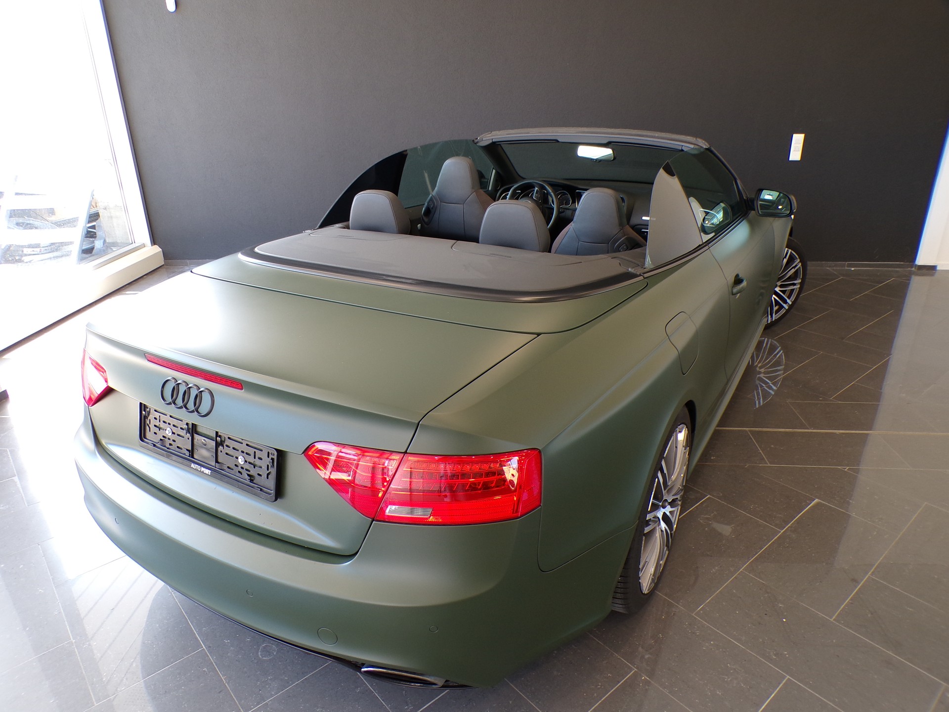 AUDI RS5 Cabrio 4.2 FSI quattro S-tronic-image-9