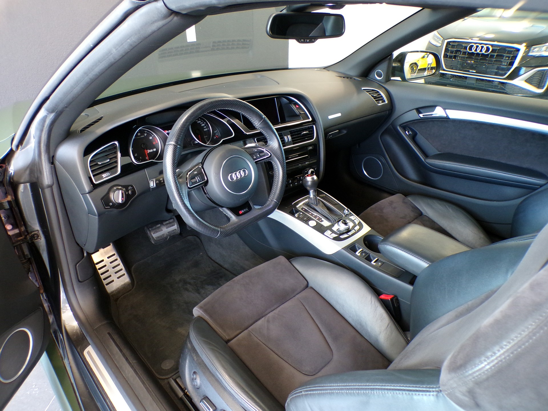 AUDI RS5 Cabrio 4.2 FSI quattro S-tronic-image-15