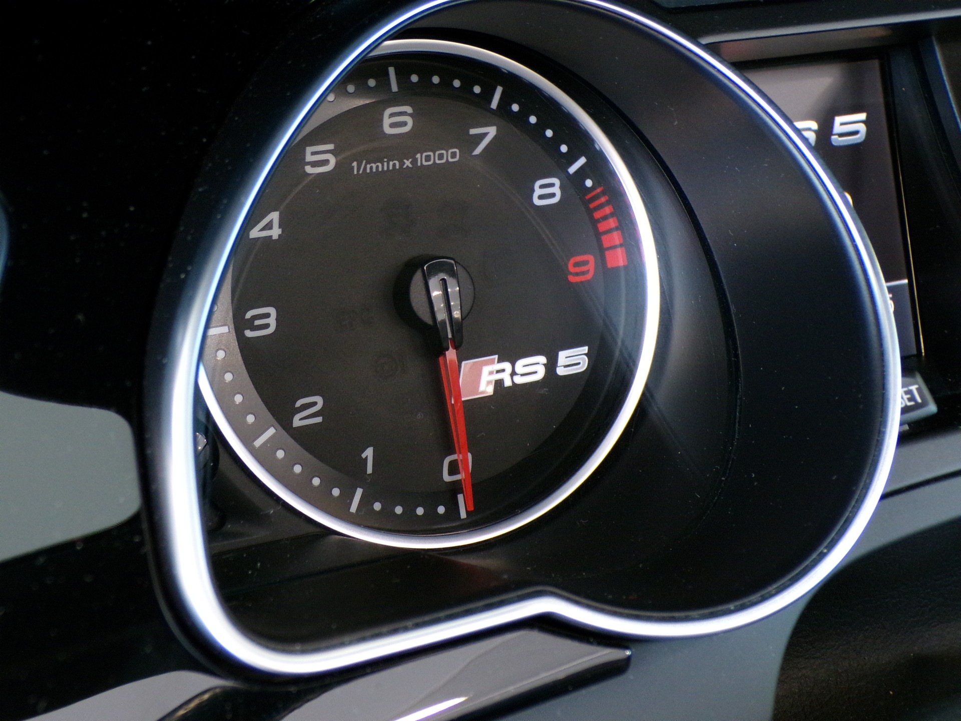 AUDI RS5 Cabrio 4.2 FSI quattro S-tronic-image-17