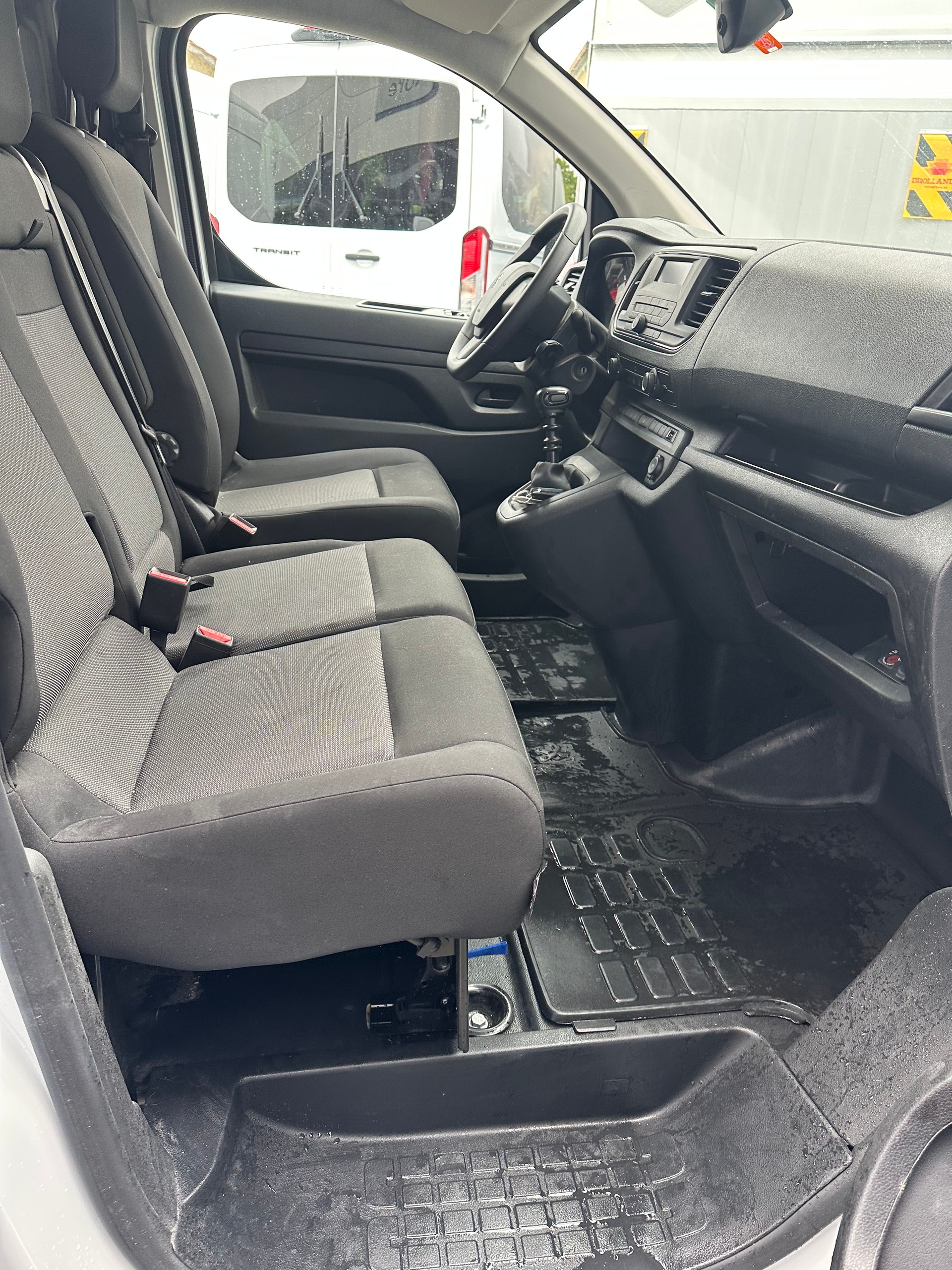 PEUGEOT Expert fourg. Standard 1.5 BlueHDi-image-11