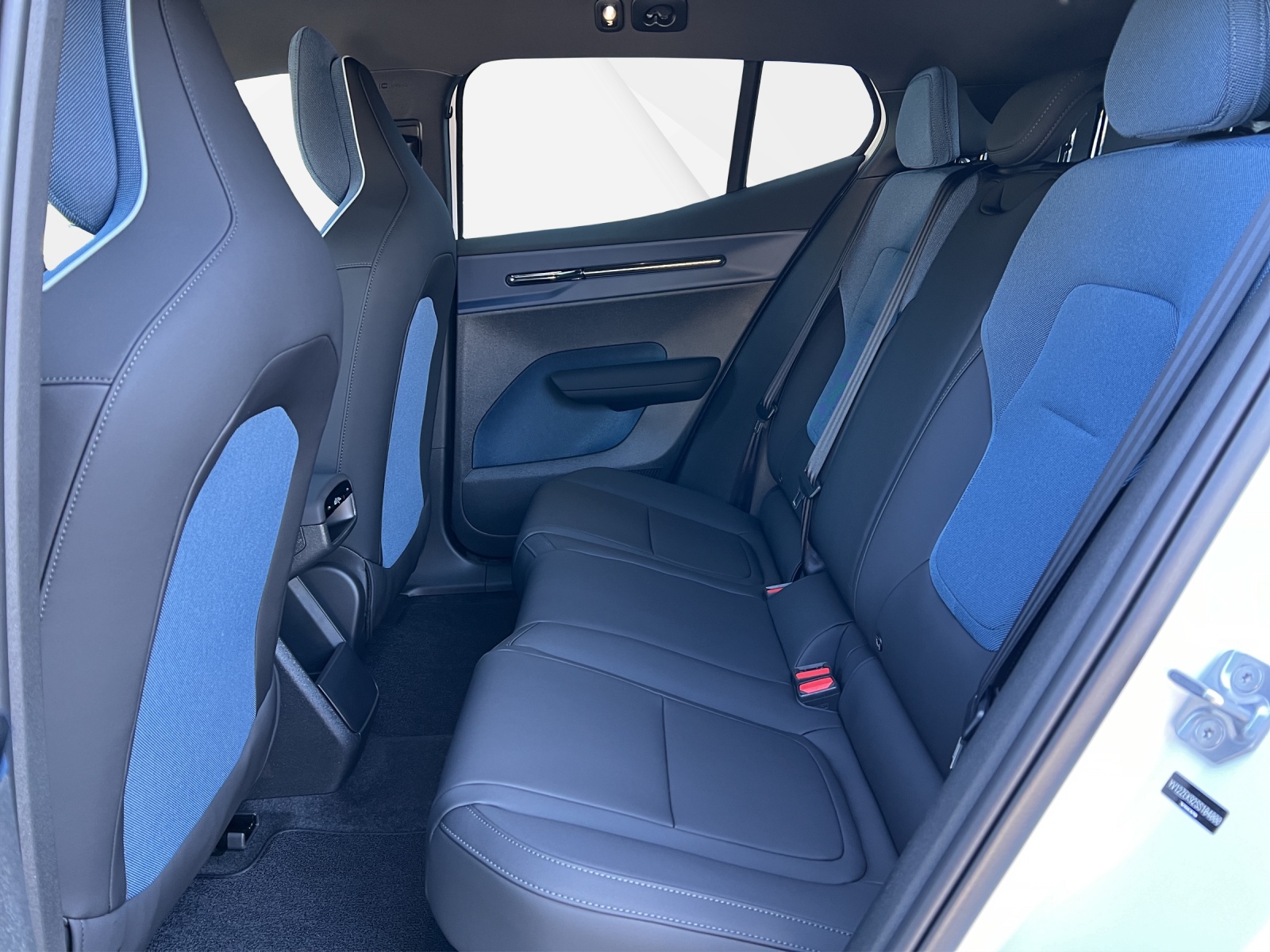 VOLVO EX 30 E60 Twin Plus Performance AWD-image-13