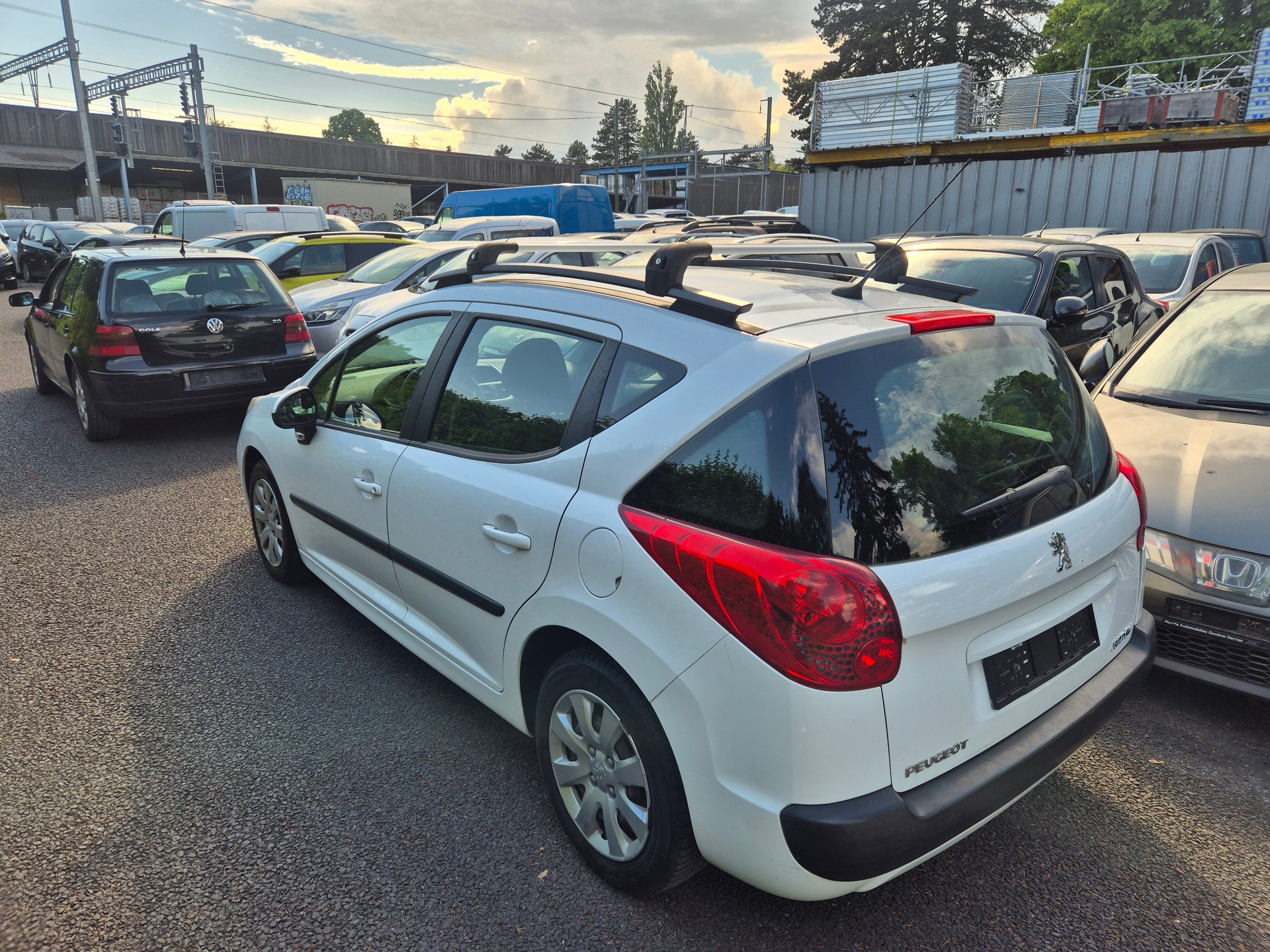 PEUGEOT 207 SW 1.4 16V Trendy-image-5