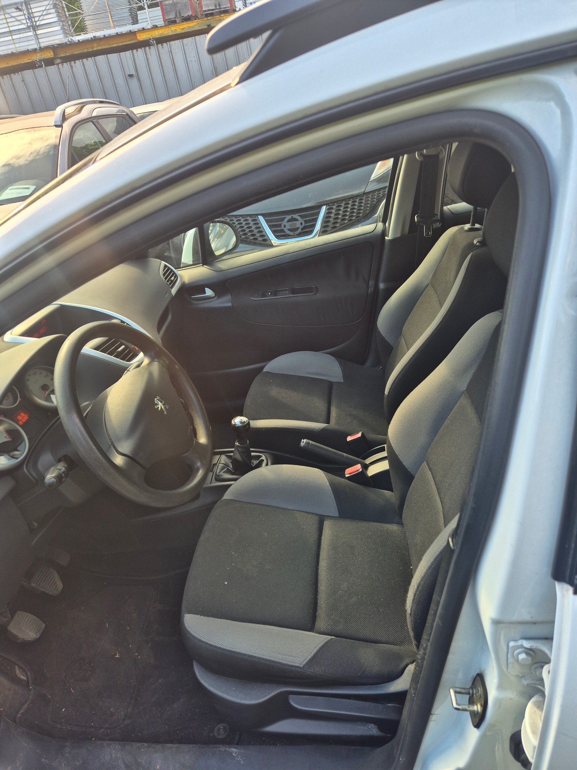 PEUGEOT 207 SW 1.4 16V Trendy-image-8