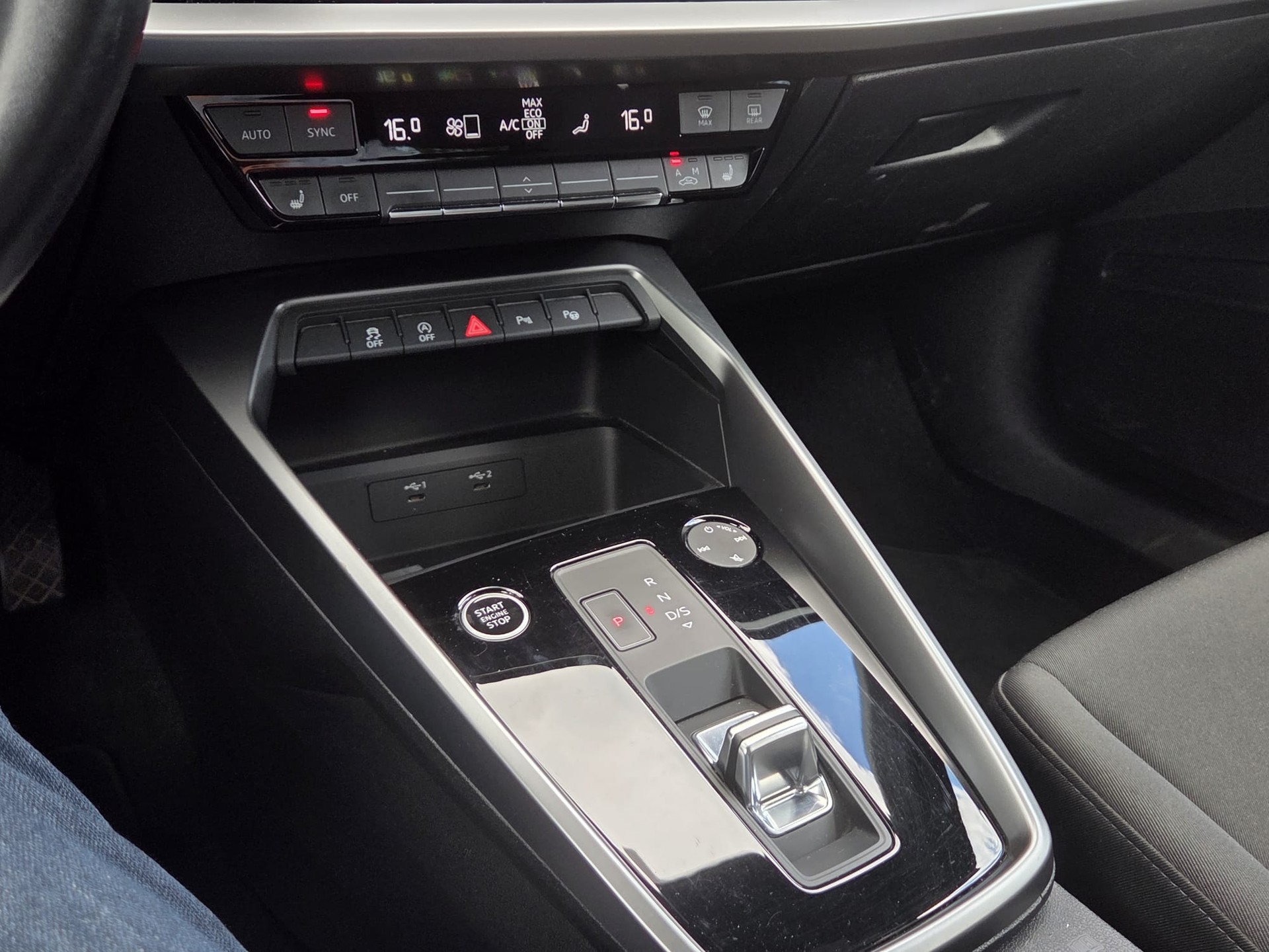 AUDI A3 Sportback 35 TFSI Attraction S-tronic ** Service & MFK ** Expertise & service du jour ** Mild Hybride ** Rabais plaques %-image-10