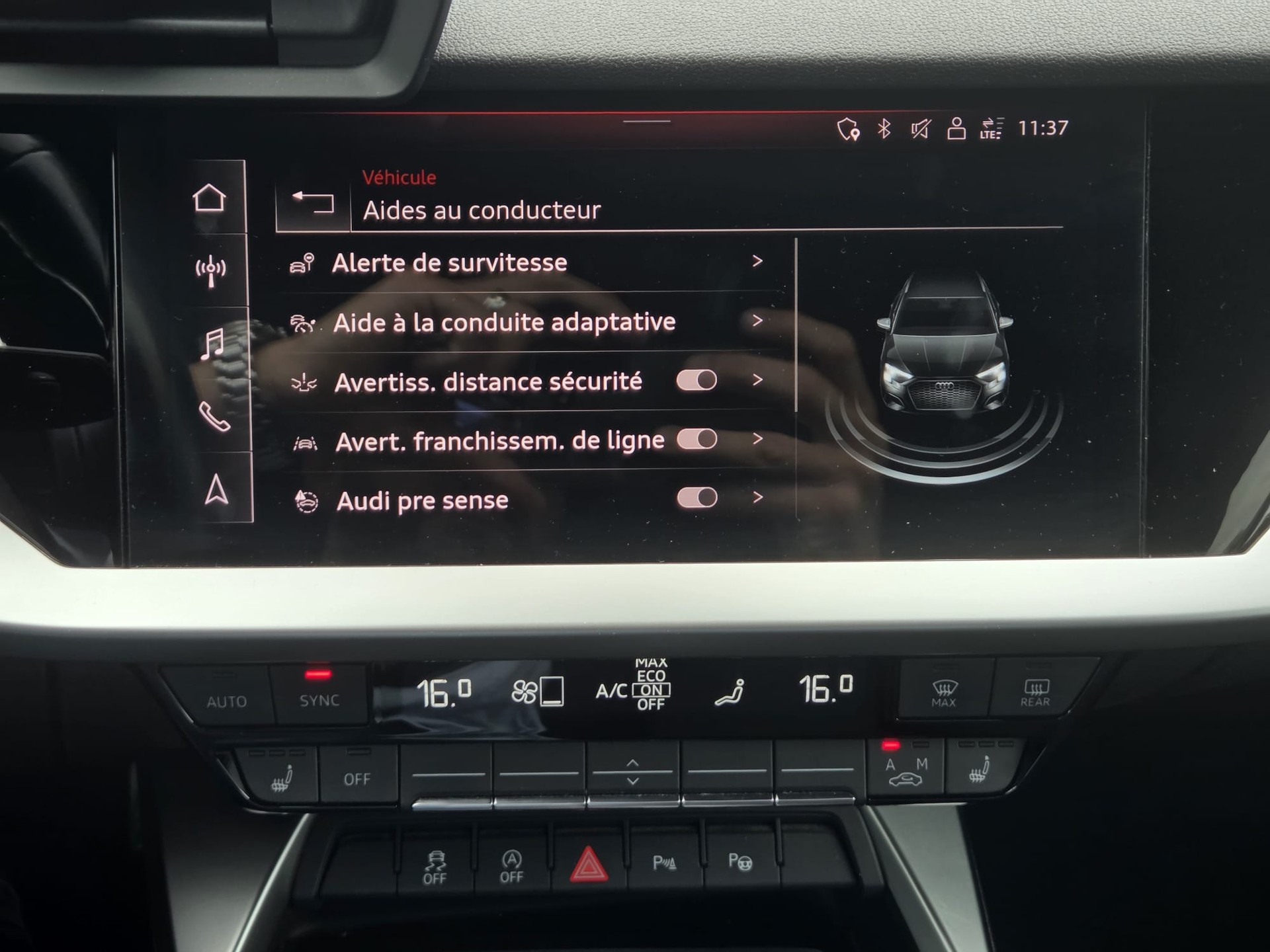 AUDI A3 Sportback 35 TFSI Attraction S-tronic ** Service & MFK ** Expertise & service du jour ** Mild Hybride ** Rabais plaques %-image-8