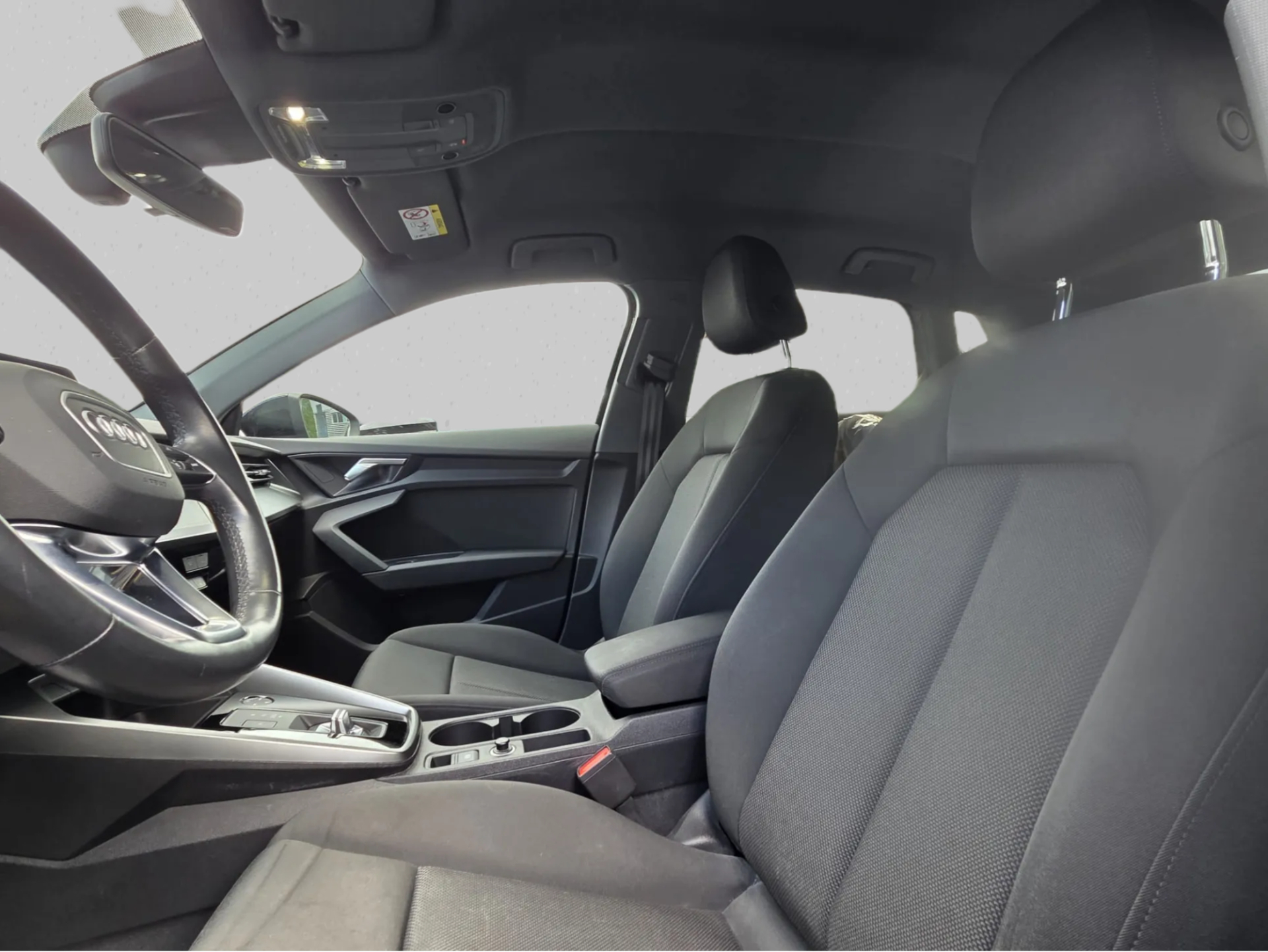 AUDI A3 Sportback 35 TFSI Attraction S-tronic ** Service & MFK ** Expertise & service du jour ** Mild Hybride ** Rabais plaques %-image-4