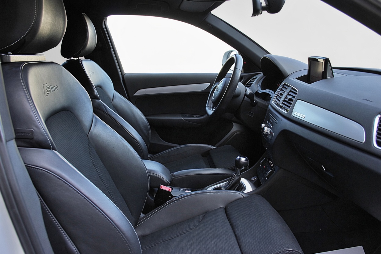 AUDI Q3 2.0 TDI sport quattro S-tronic-image-13