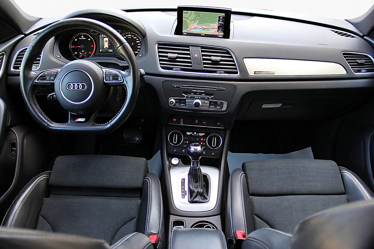 AUDI Q3 2.0 TDI sport quattro S-tronic-image-10