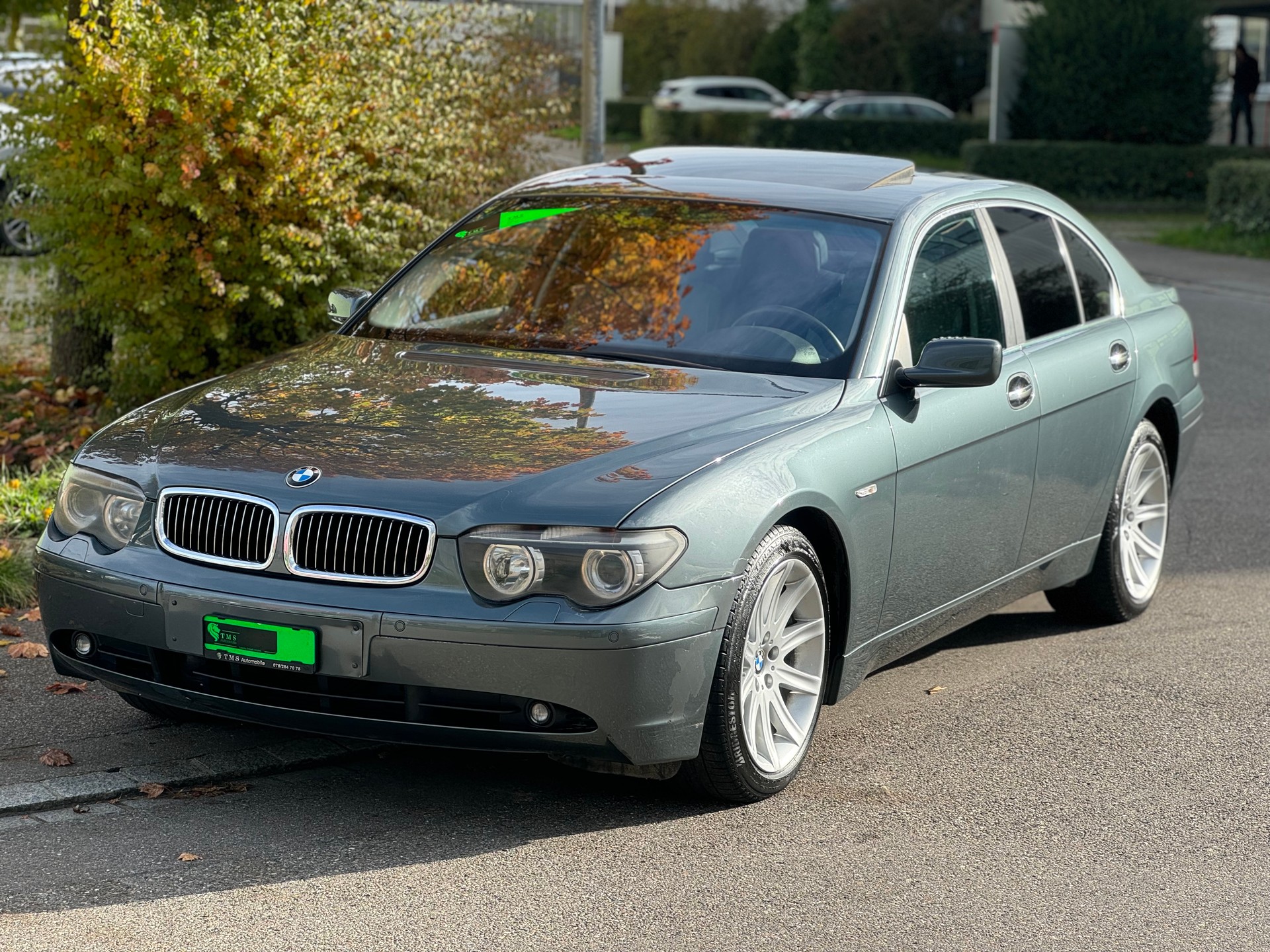 BMW 745i-image-2