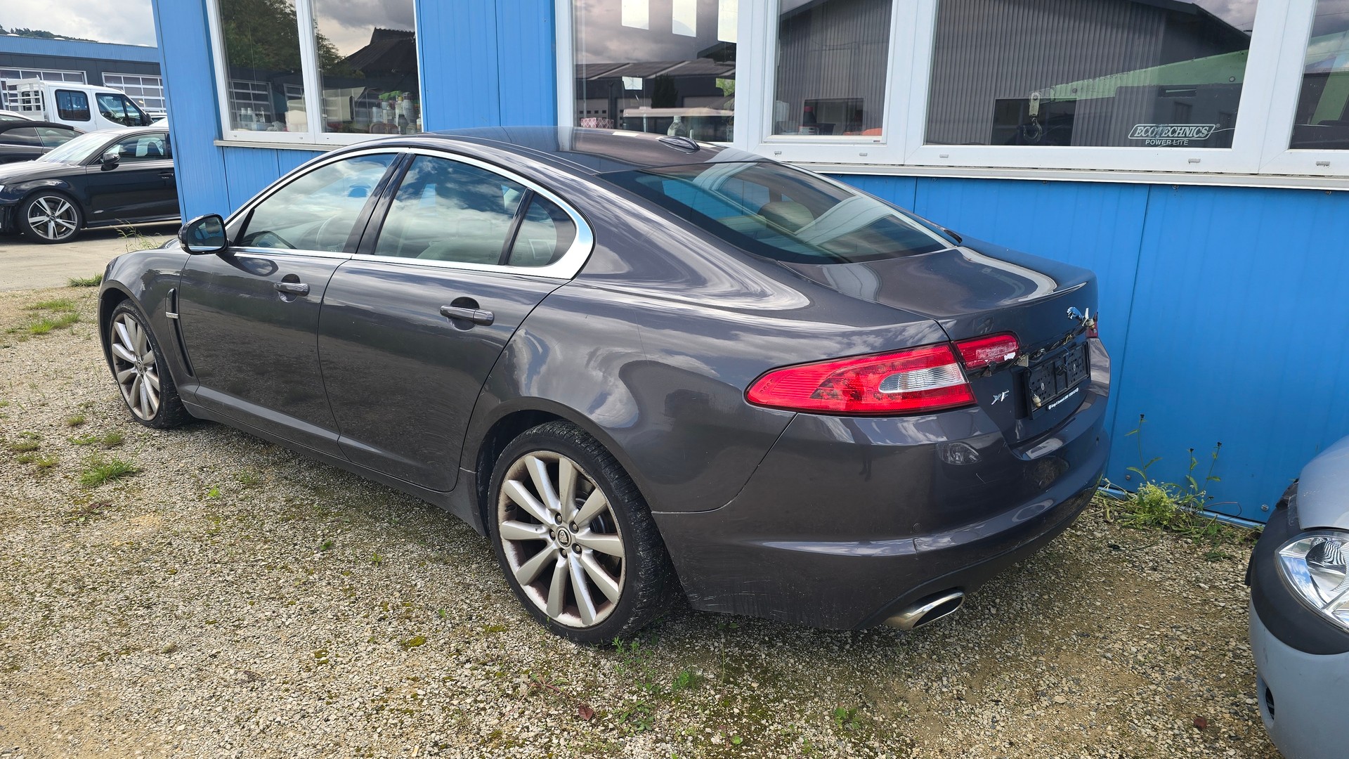 JAGUAR XF 3.0d V6 Luxury-image-3