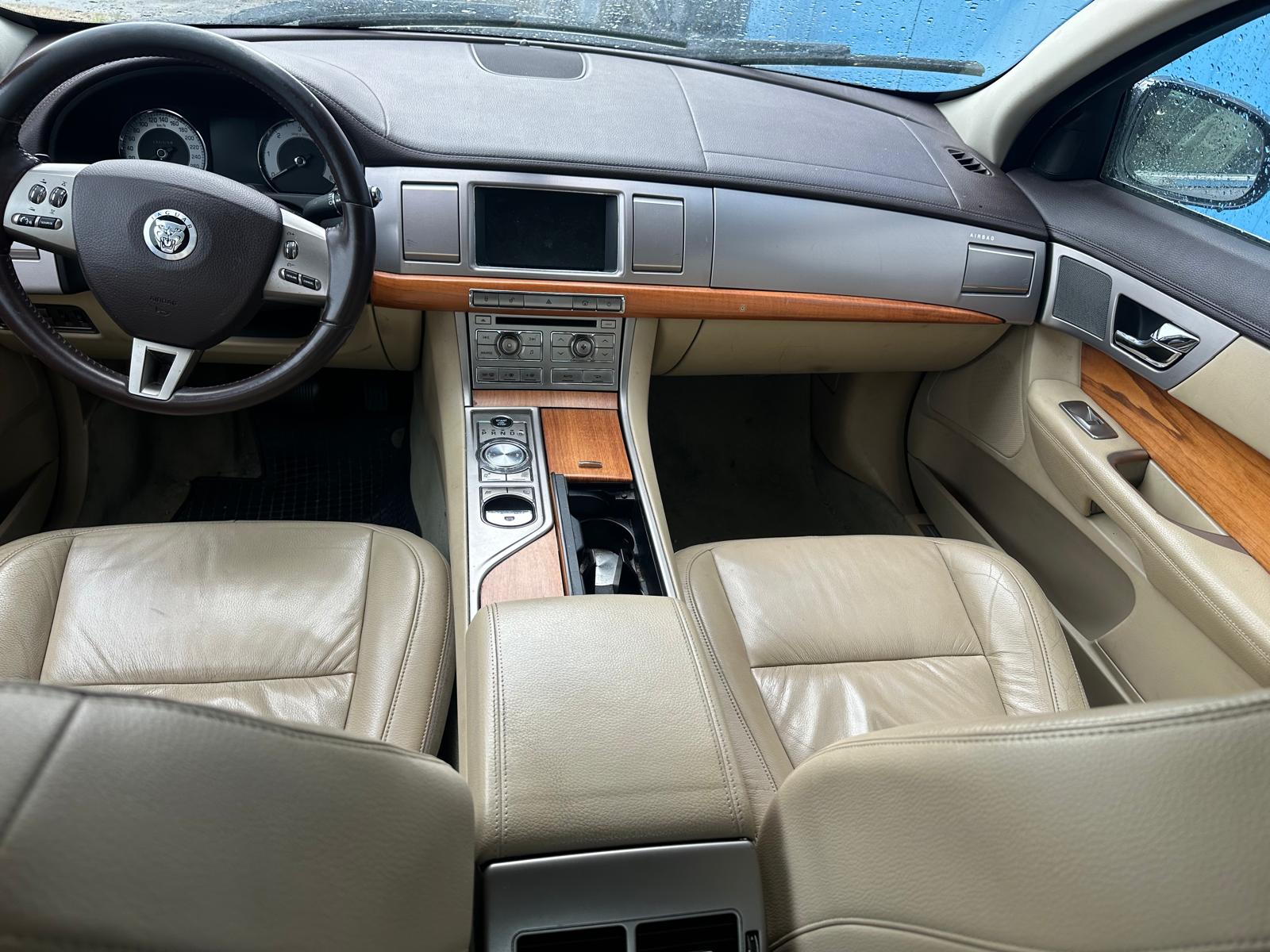 JAGUAR XF 3.0d V6 Luxury-image-2