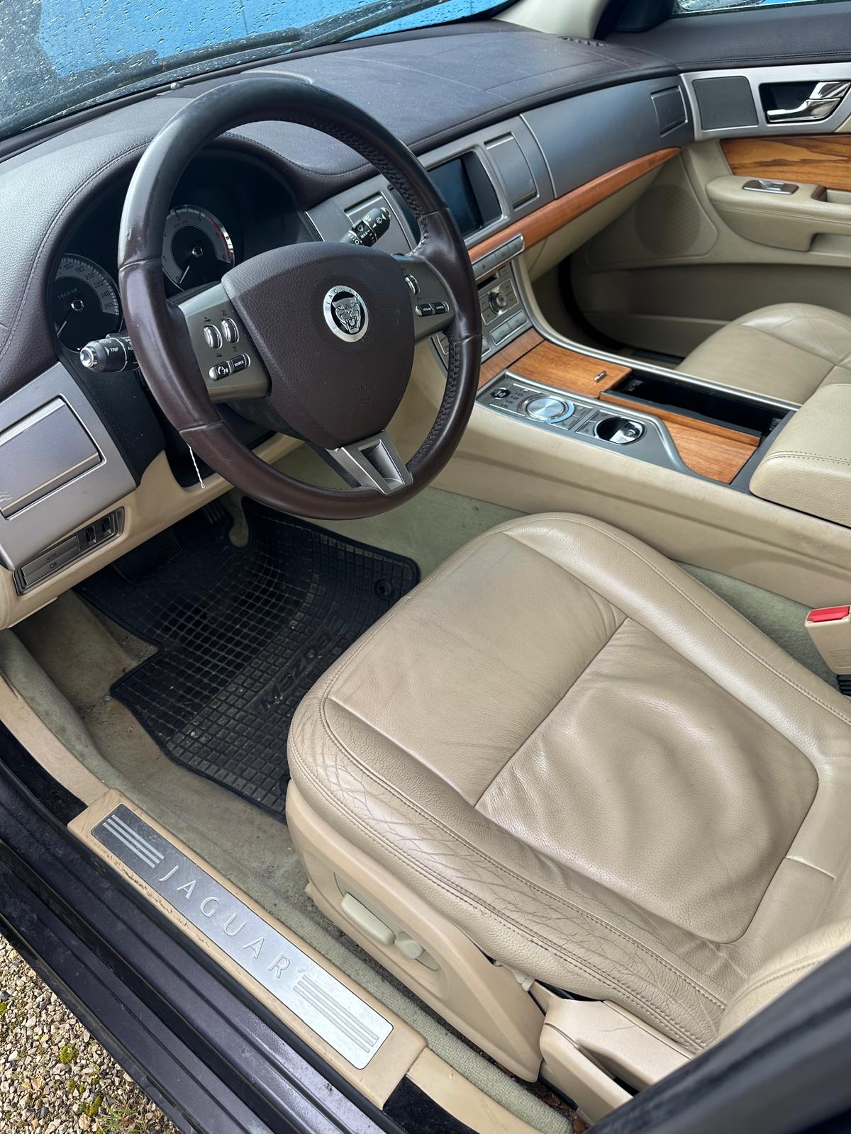 JAGUAR XF 3.0d V6 Luxury-image-1