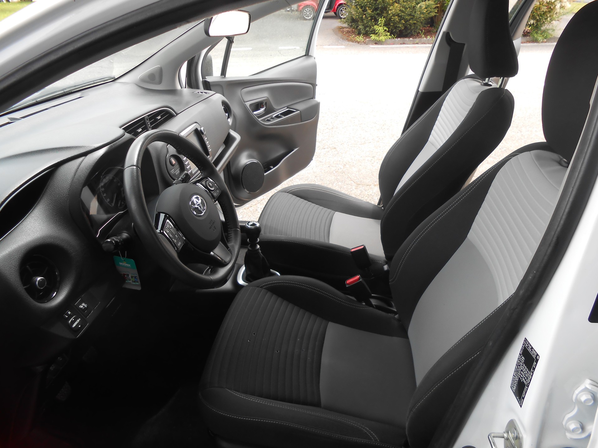 TOYOTA Yaris 1.5 Comfort-image-9