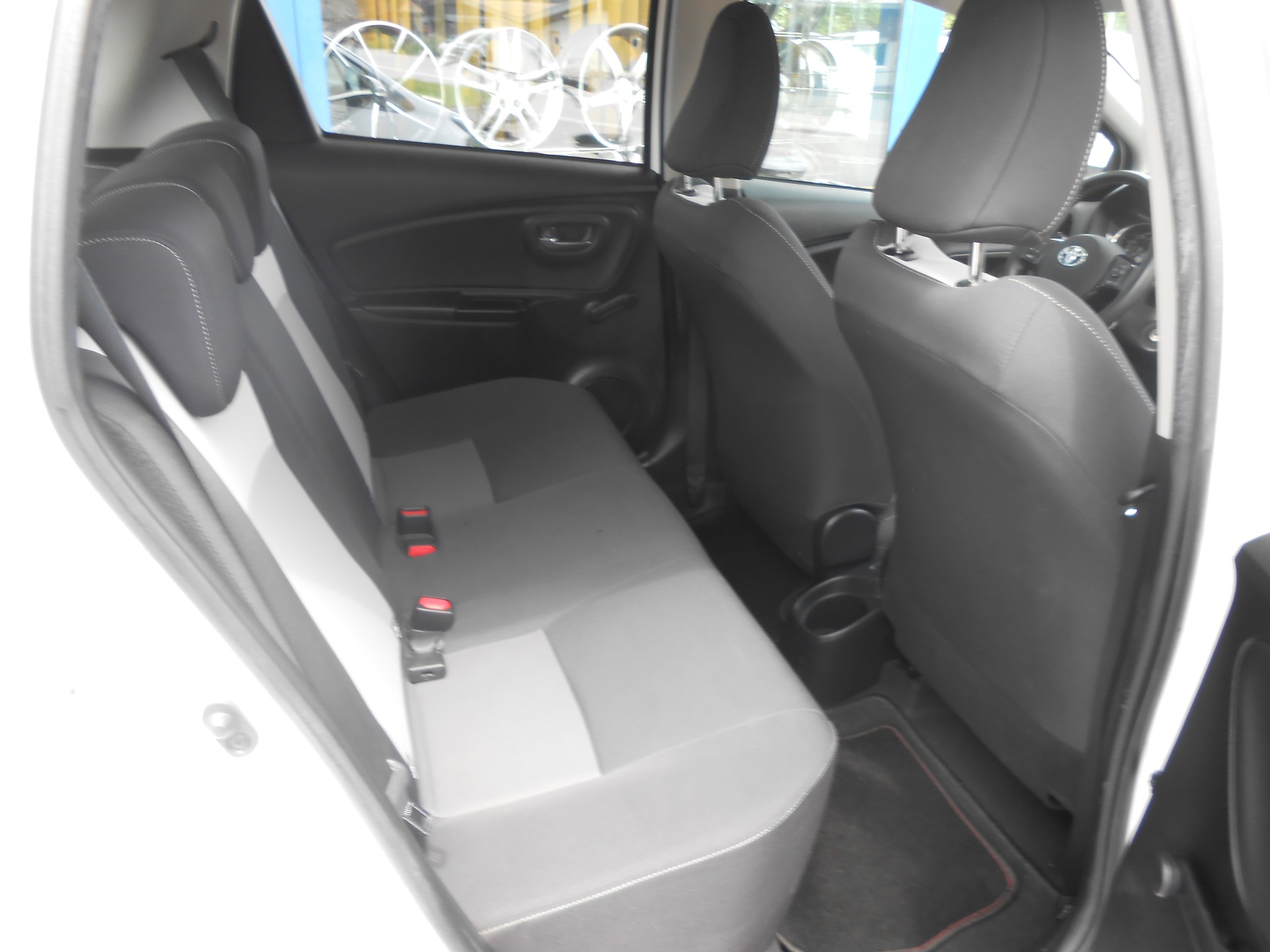 TOYOTA Yaris 1.5 Comfort-image-8