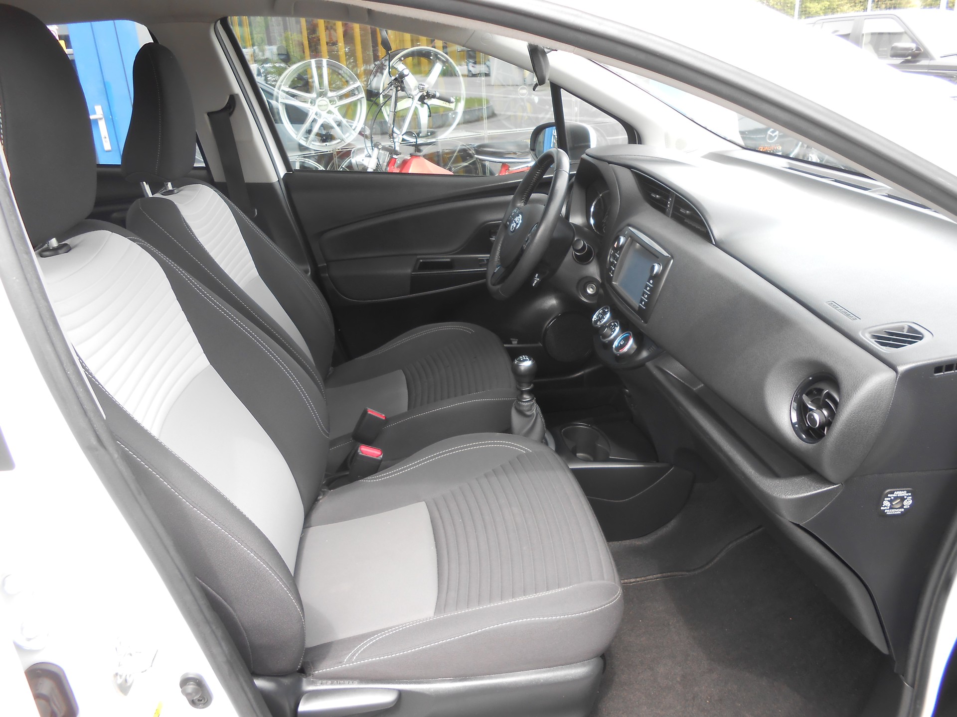 TOYOTA Yaris 1.5 Comfort-image-7