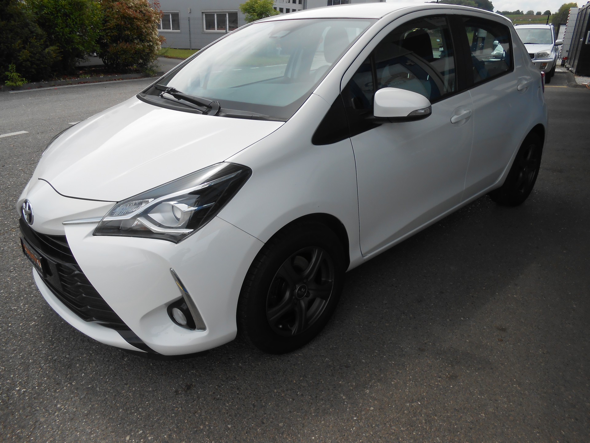 TOYOTA Yaris 1.5 Comfort-image-1