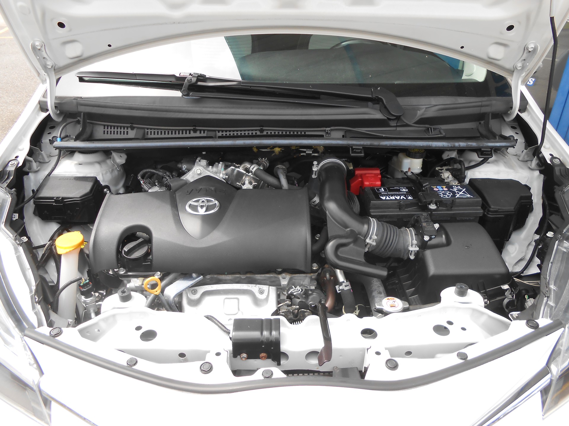 TOYOTA Yaris 1.5 Comfort-image-12