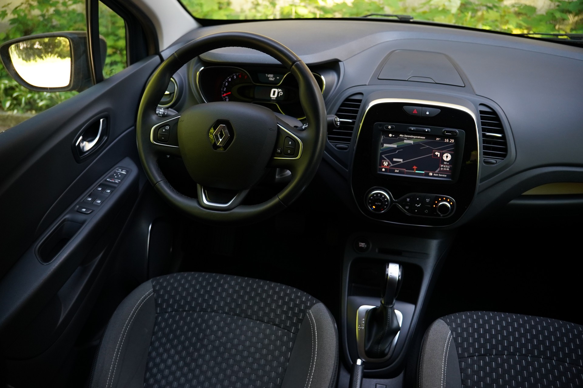 RENAULT Captur 1.2 T 16V Intens EDC-image-22
