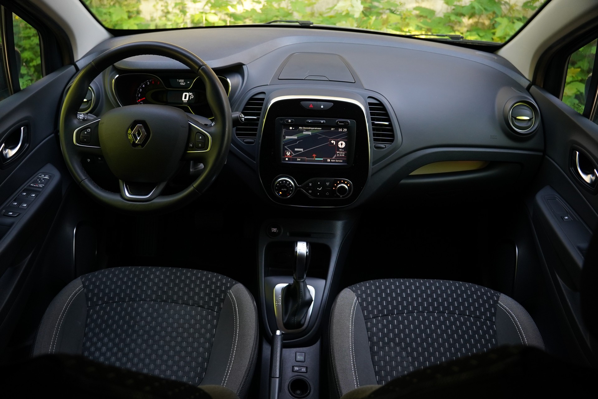 RENAULT Captur 1.2 T 16V Intens EDC-image-13