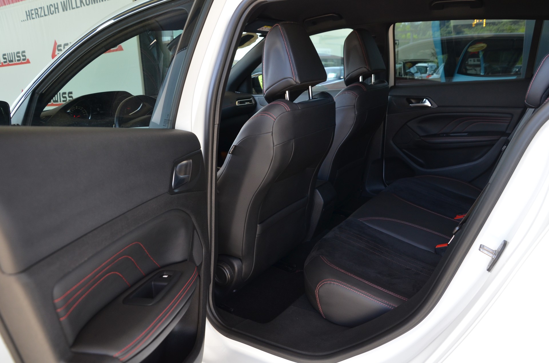 PEUGEOT 308 2.0 BlueHDI GT Automatic*Frisch ab MFK,1 Jahr oder 20000km Garantie auf Motor und Getriebe*-image-12