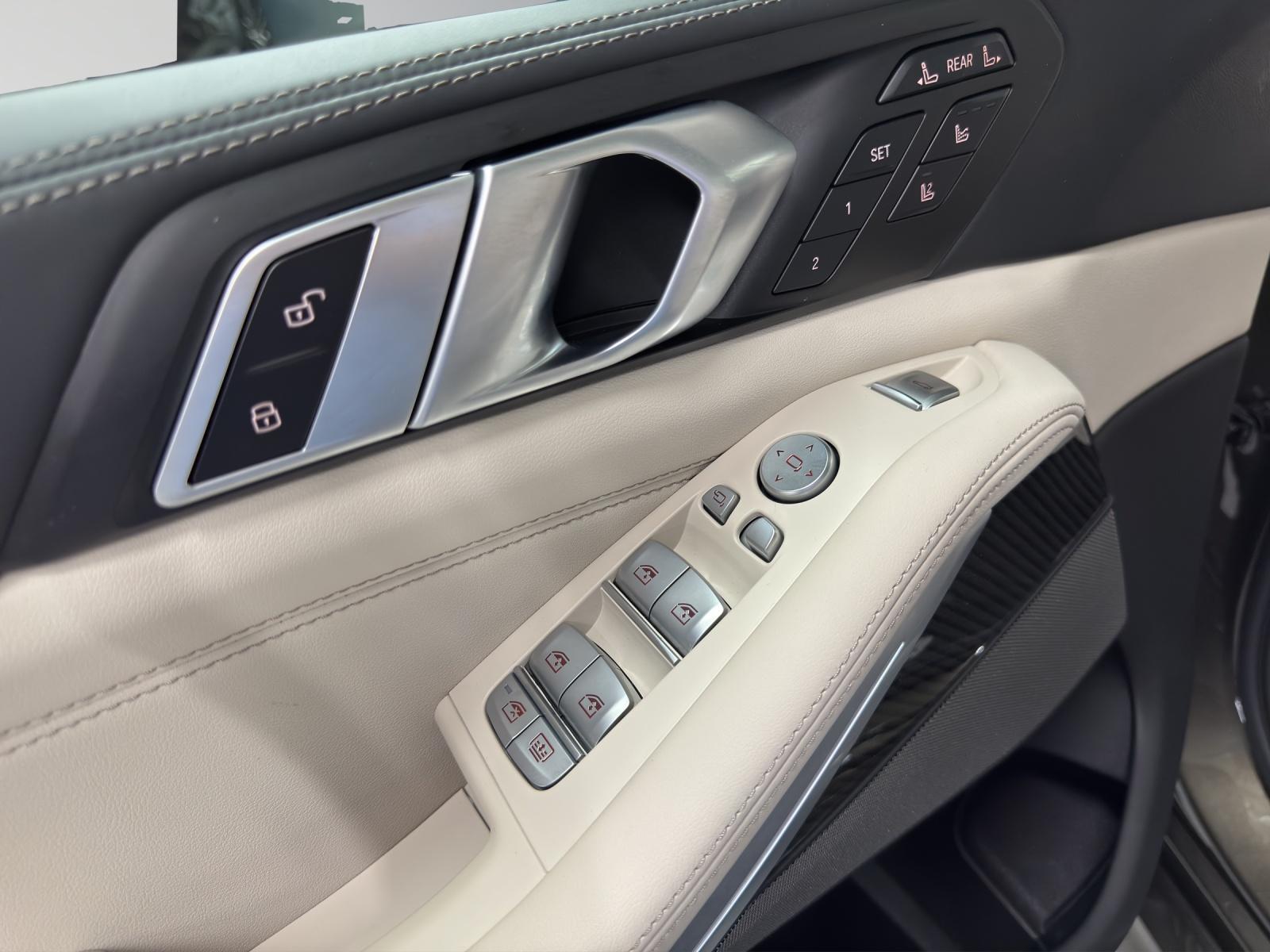 BMW X7 M60i-image-12