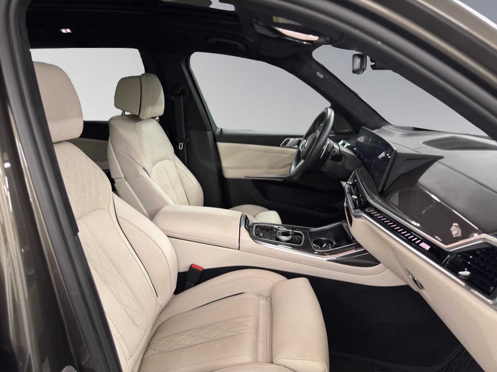 BMW X7 M60i-image-14