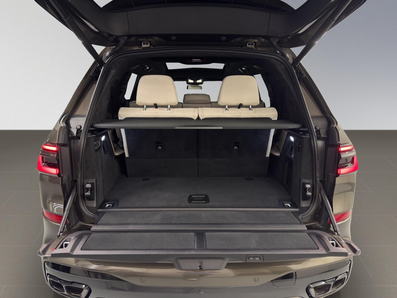 BMW X7 M60i-image-9