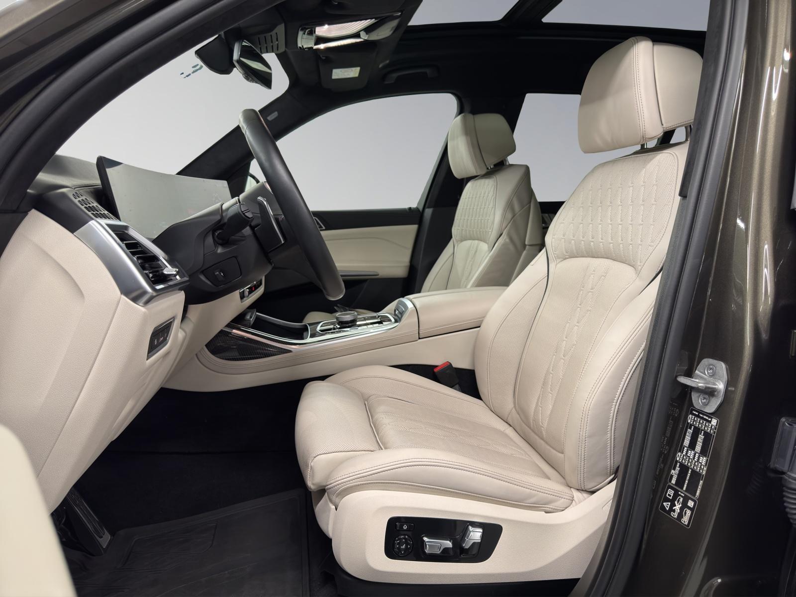 BMW X7 M60i-image-10