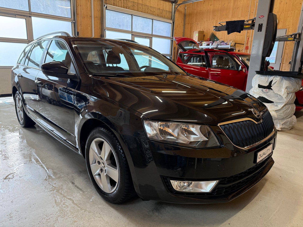 SKODA Octavia Combi 2.0 TDI Ambition-showroom-element-2