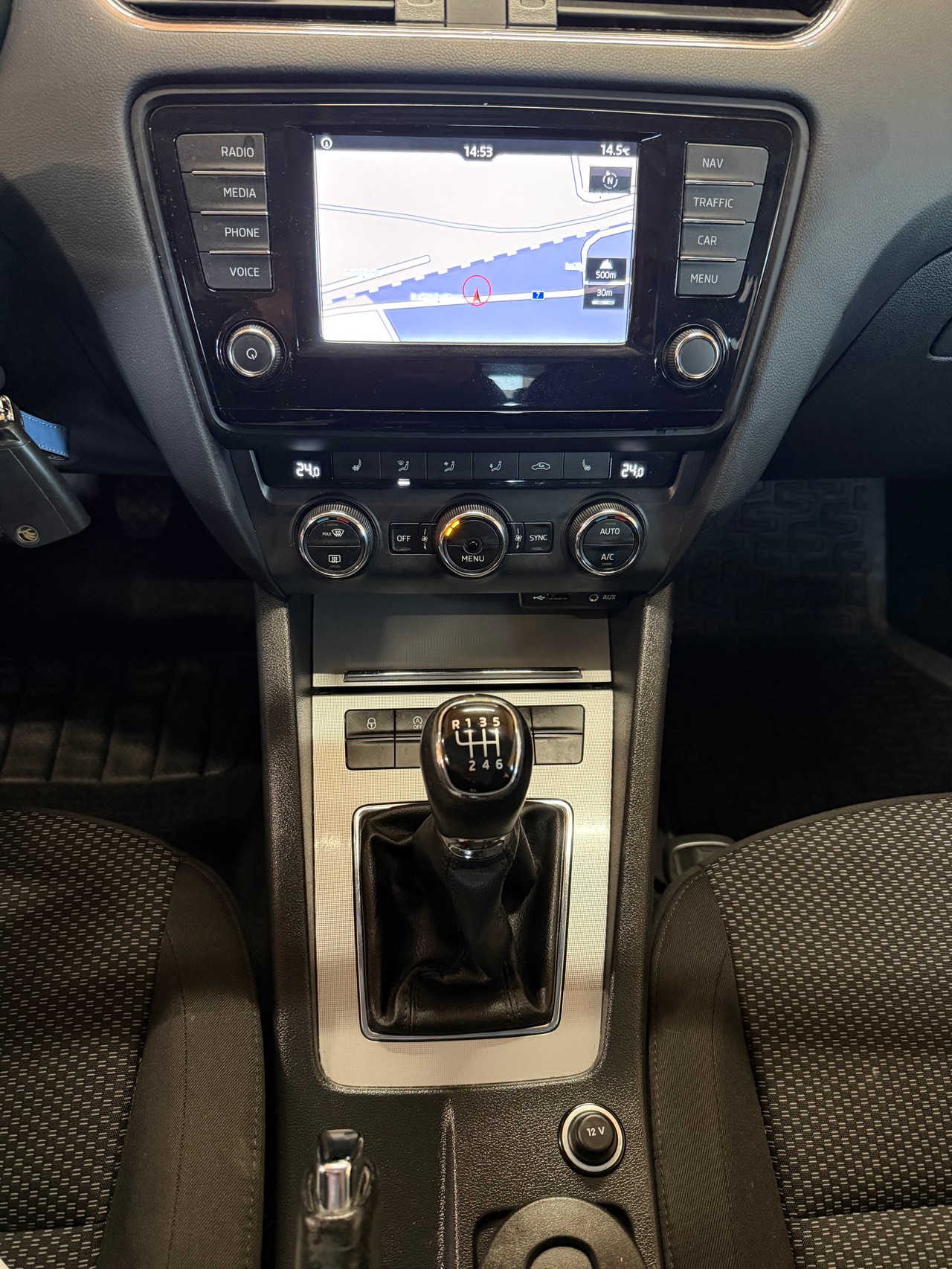 SKODA Octavia Combi 2.0 TDI Ambition-image-11