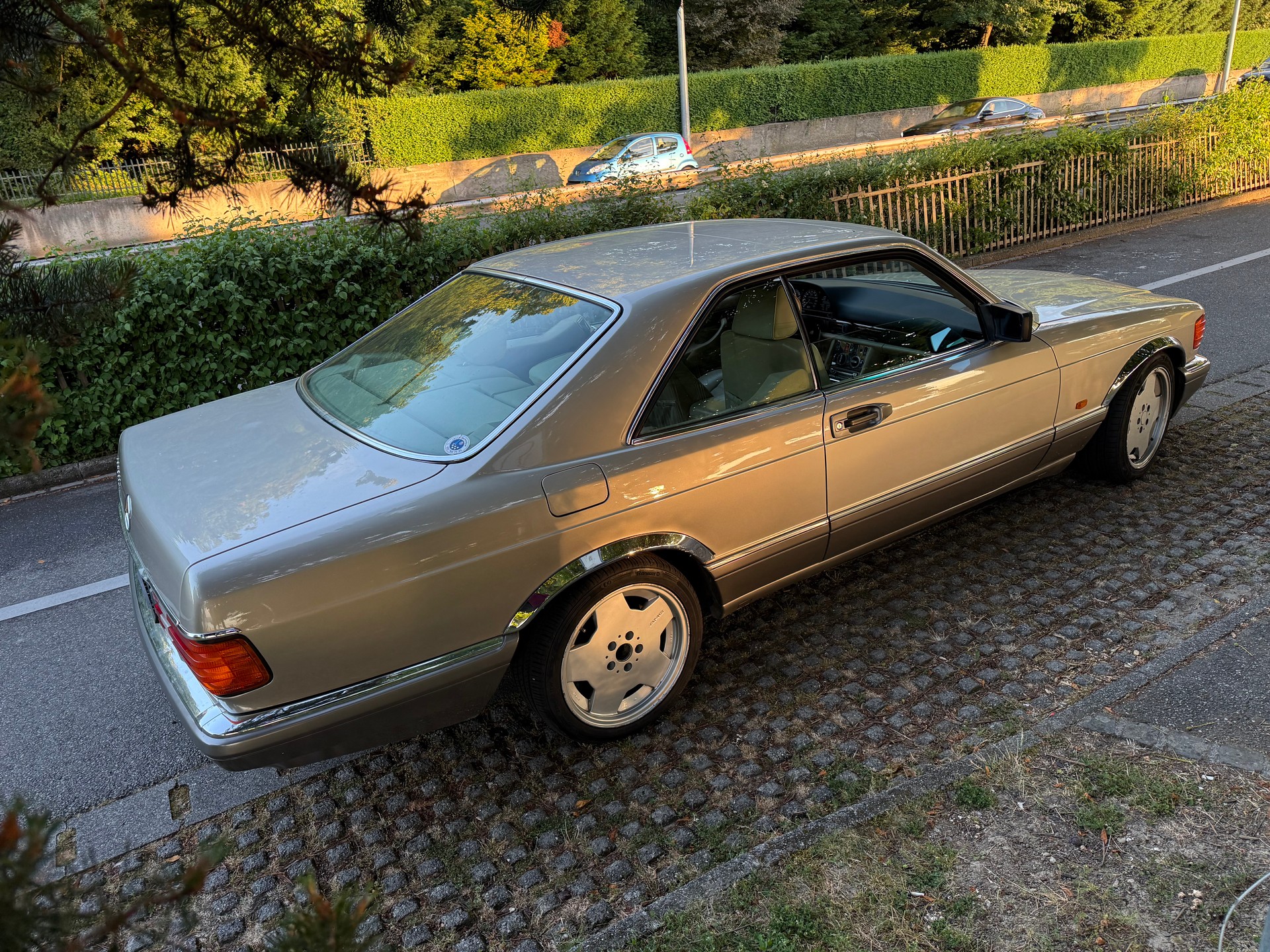 MERCEDES-BENZ 560 SEC Automatic-image-11