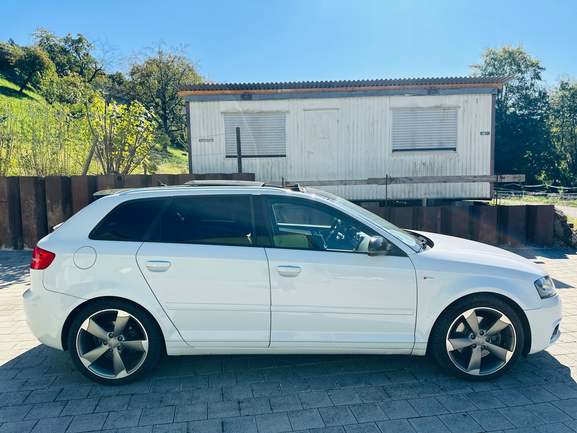 AUDI A3 Sportback 2.0 TFSI Ambition S-tronic-image-8