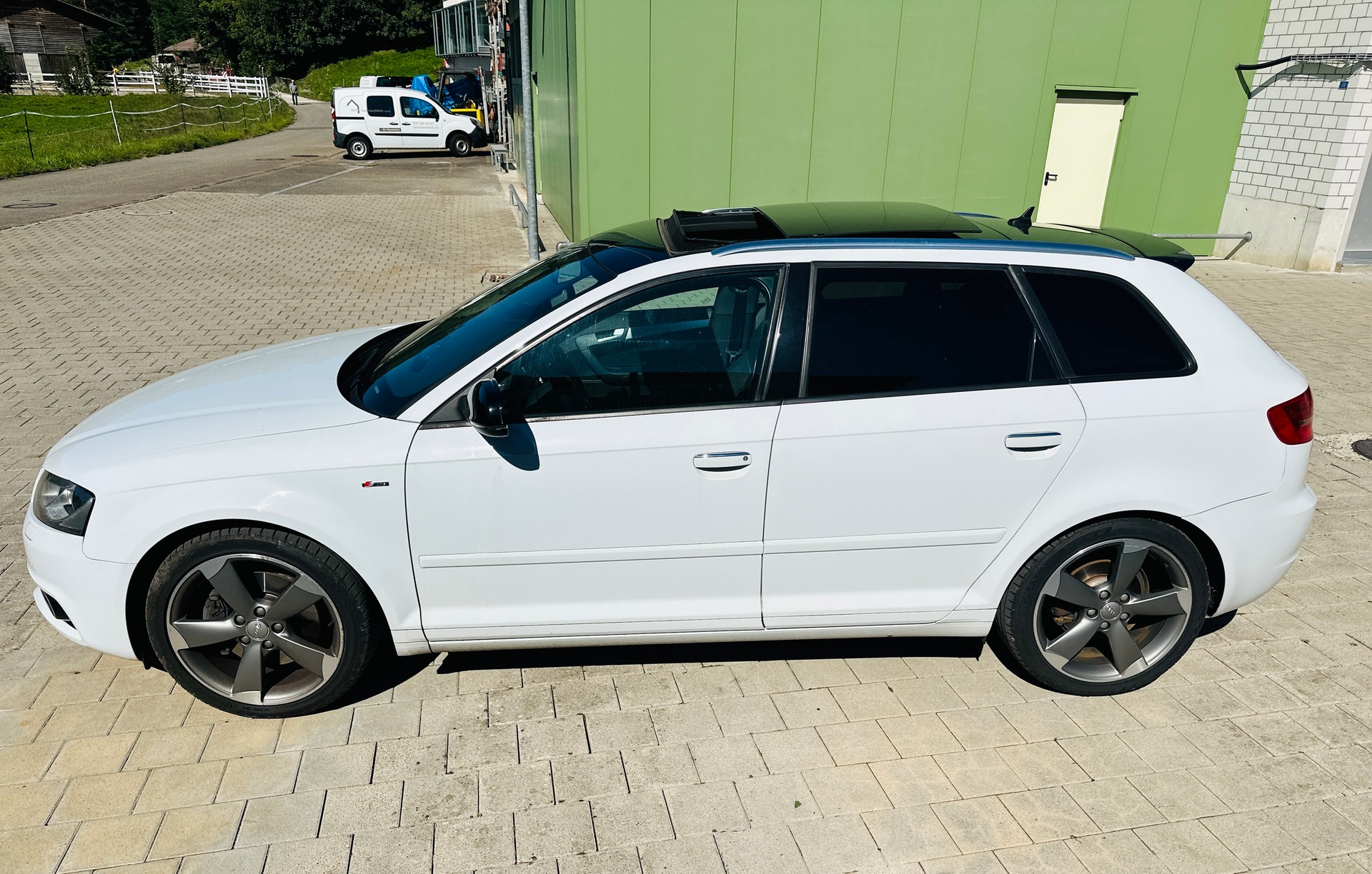 AUDI A3 Sportback 2.0 TFSI Ambition S-tronic-image-3