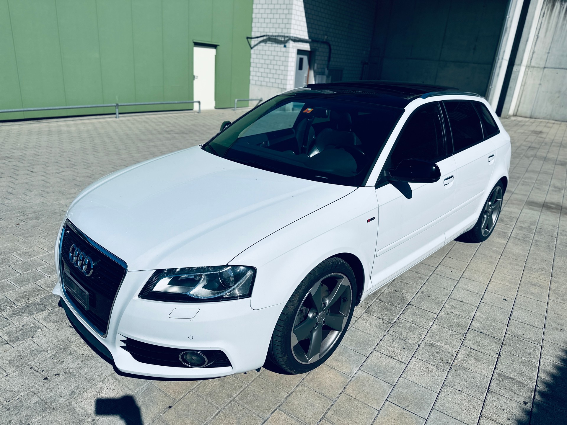 AUDI A3 Sportback 2.0 TFSI Ambition S-tronic-image-5