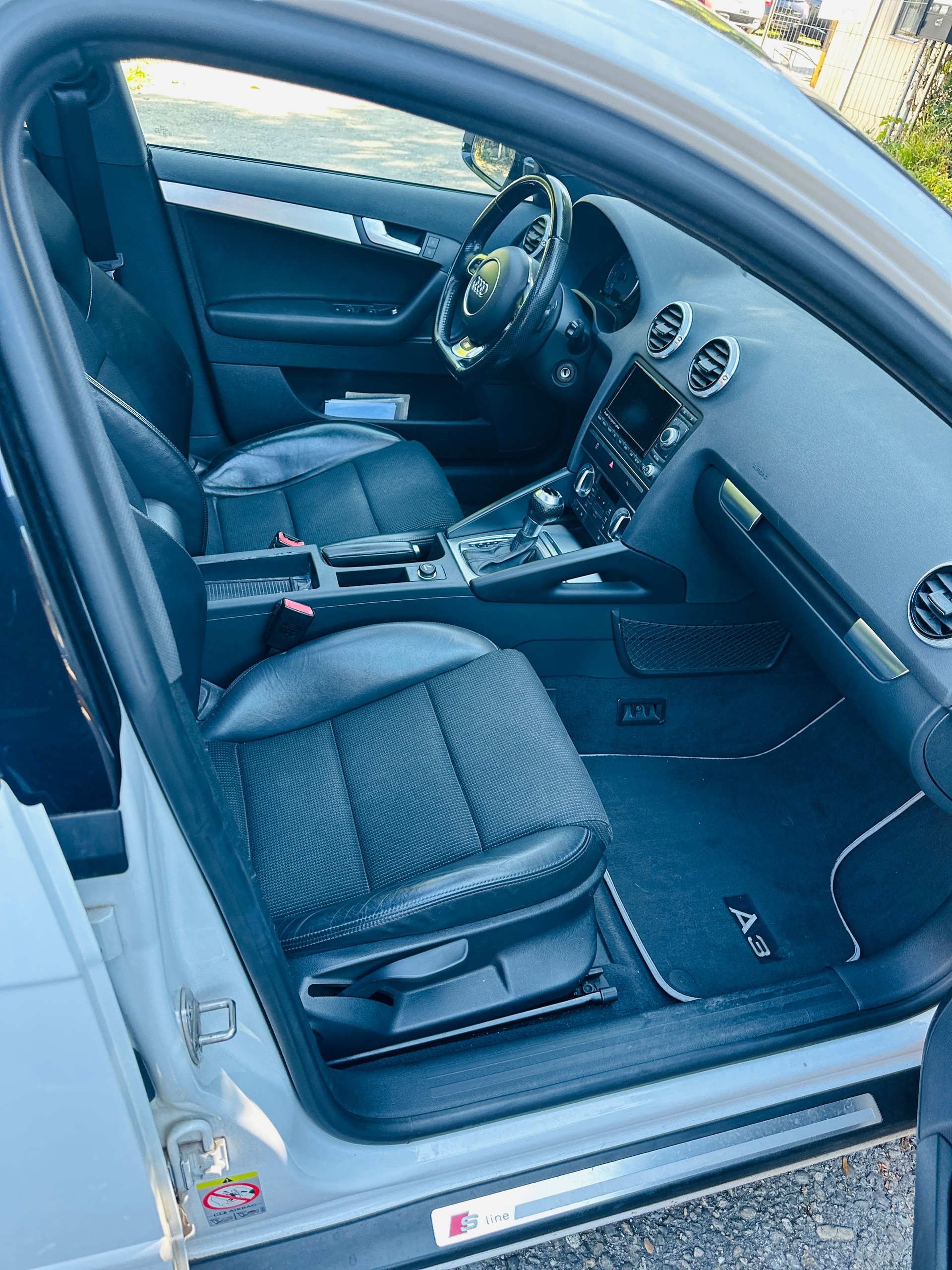 AUDI A3 Sportback 2.0 TFSI Ambition S-tronic-image-13