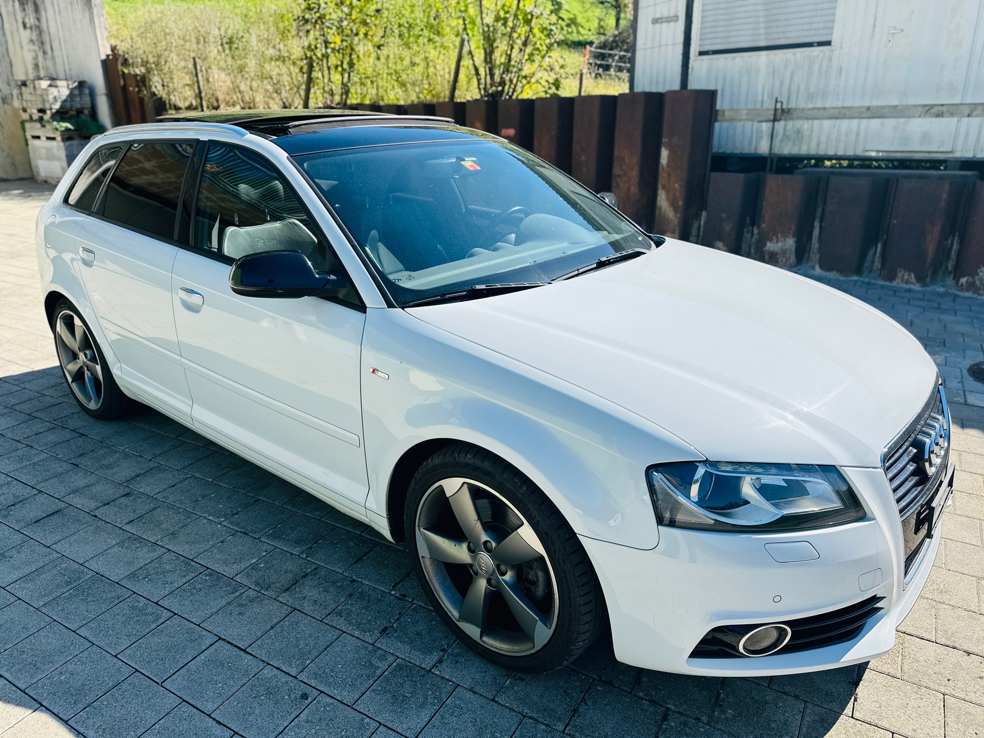 AUDI A3 Sportback 2.0 TFSI Ambition S-tronic-image-4