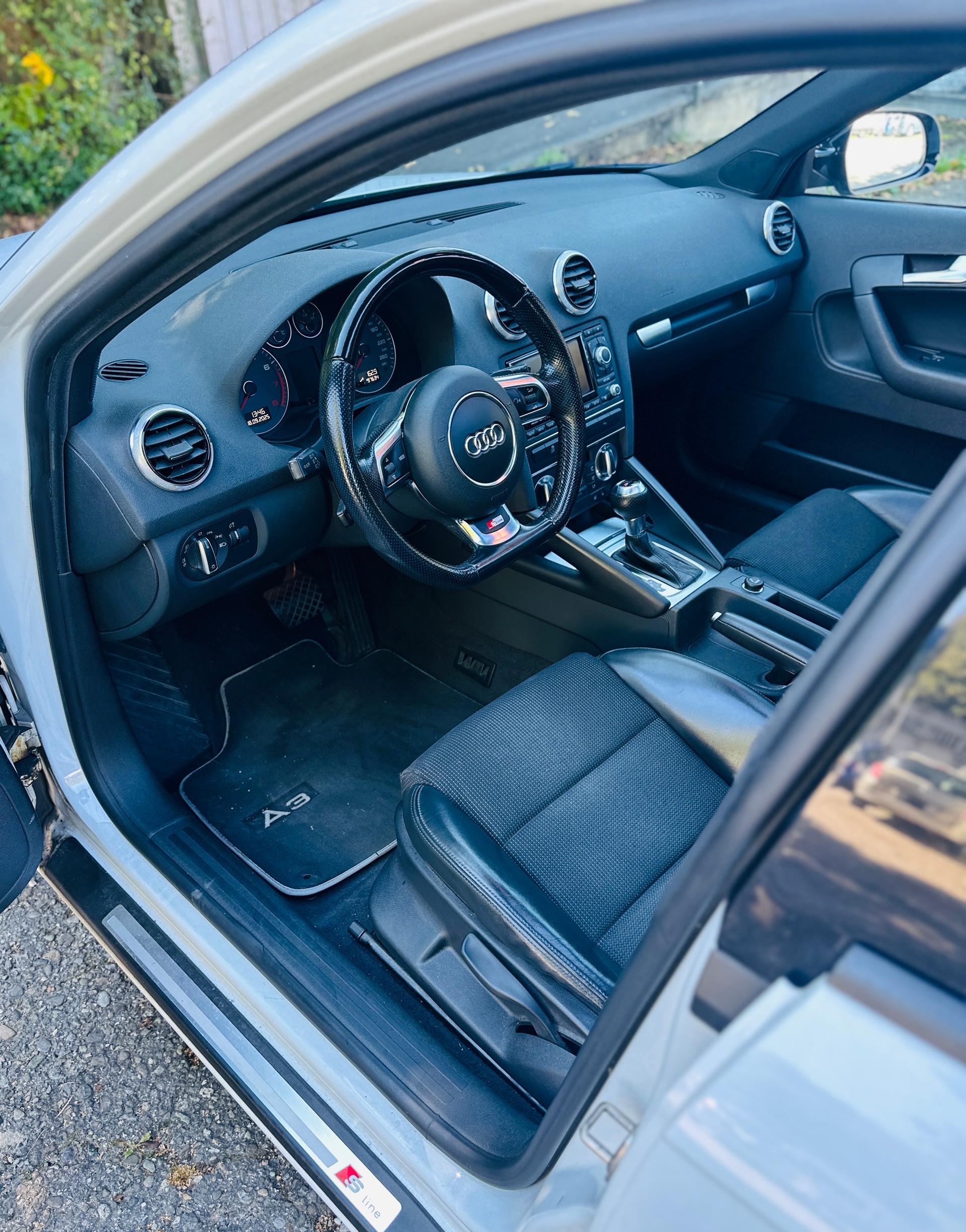 AUDI A3 Sportback 2.0 TFSI Ambition S-tronic-image-11