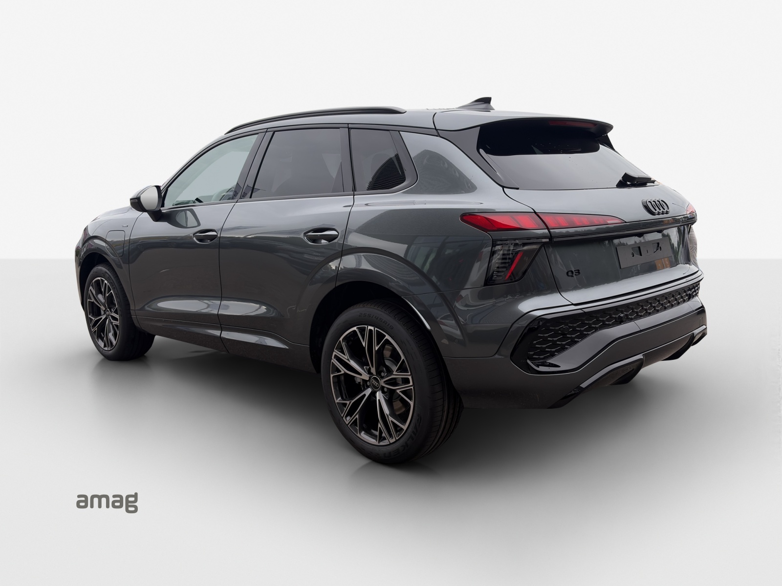 AUDI Q3 SUV e-hybrid 200 kW S tronig-showroom-element-2