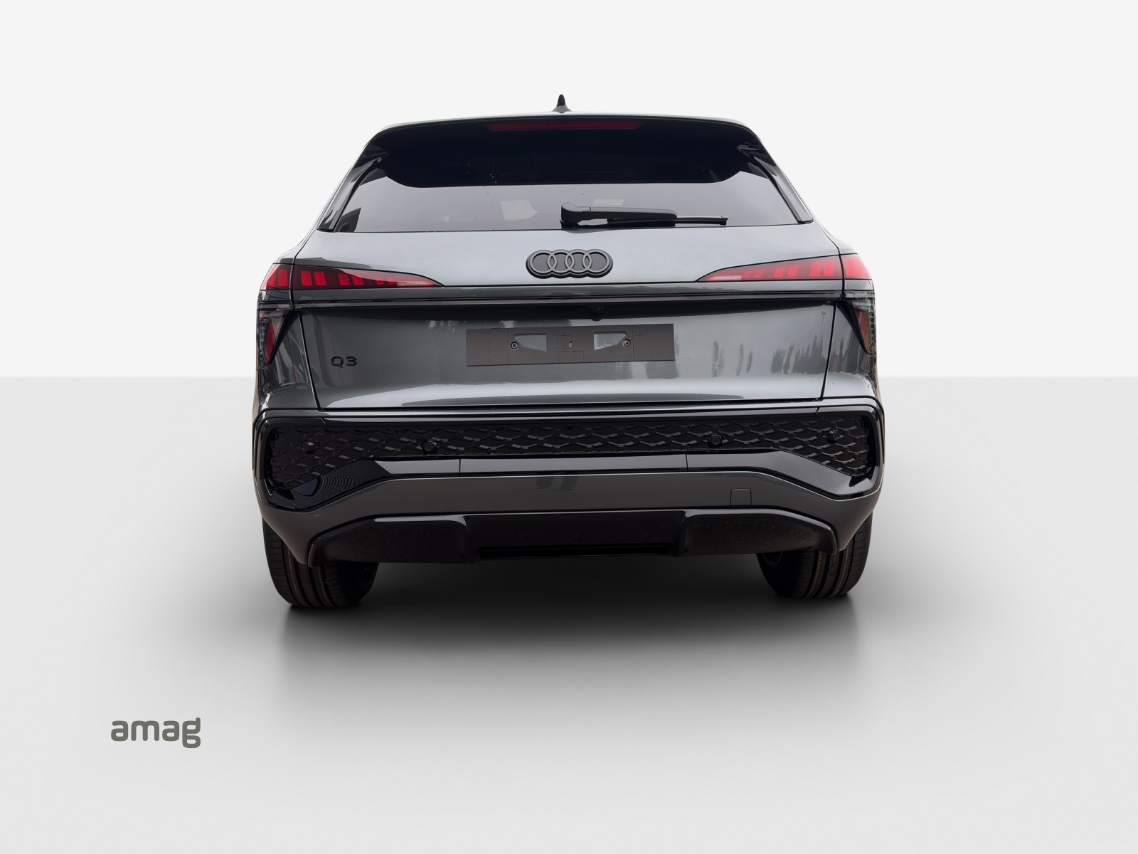 AUDI Q3 SUV e-hybrid 200 kW S tronig-showroom-element-3