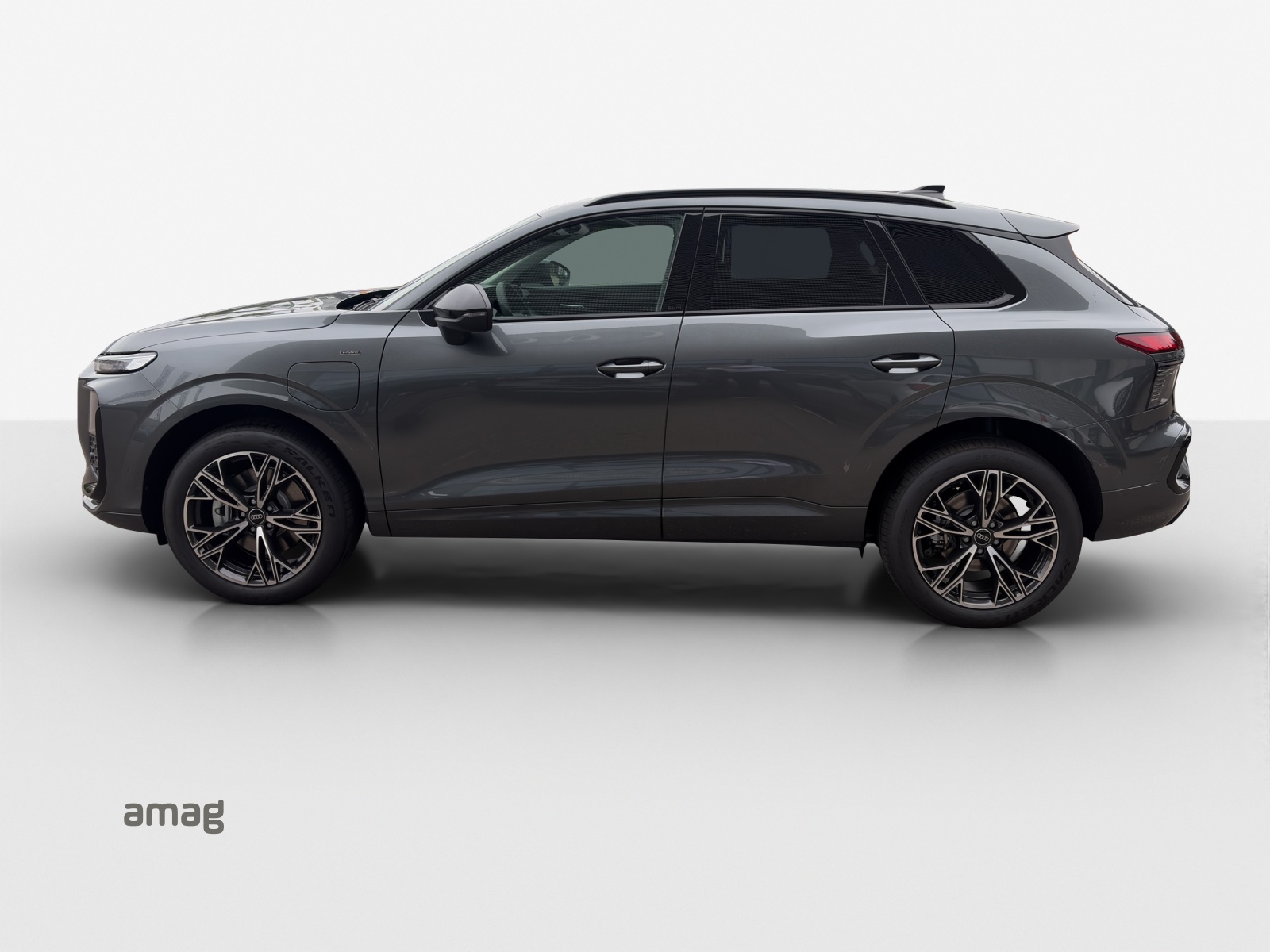 AUDI Q3 SUV e-hybrid 200 kW S tronig-showroom-element-1