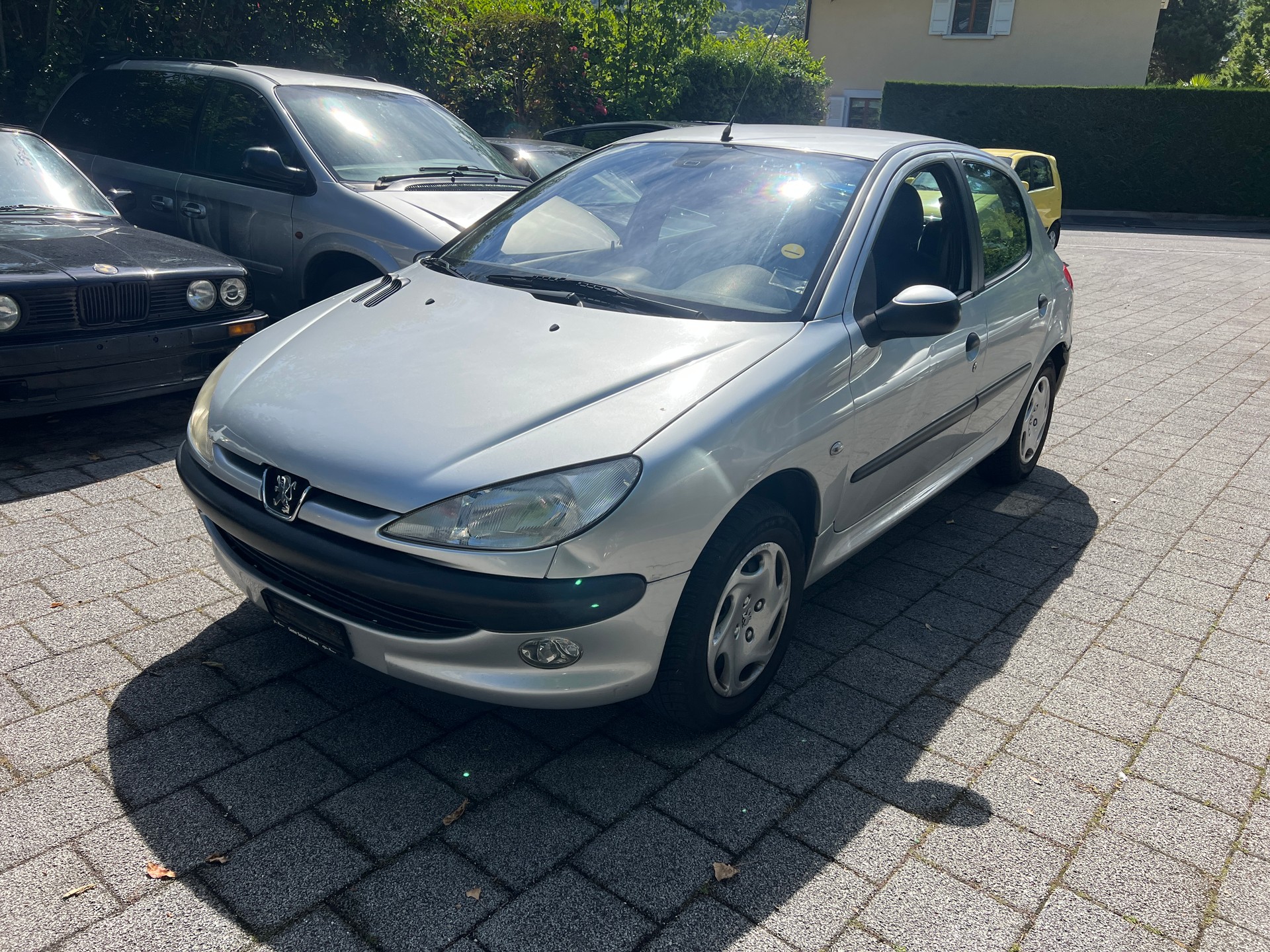 PEUGEOT 206 1.6 16V (XT) Premium-image-1