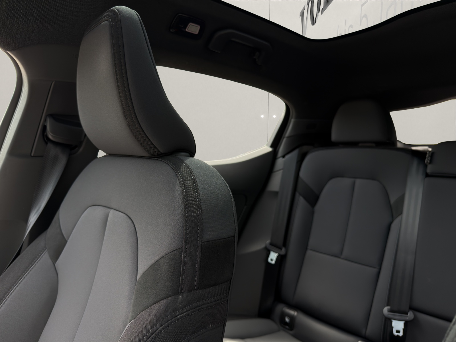 POLESTAR 2 Long Range Dual Motor-image-11