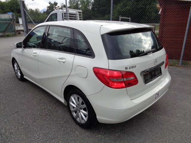MERCEDES-BENZ B 200 CDI-image-4
