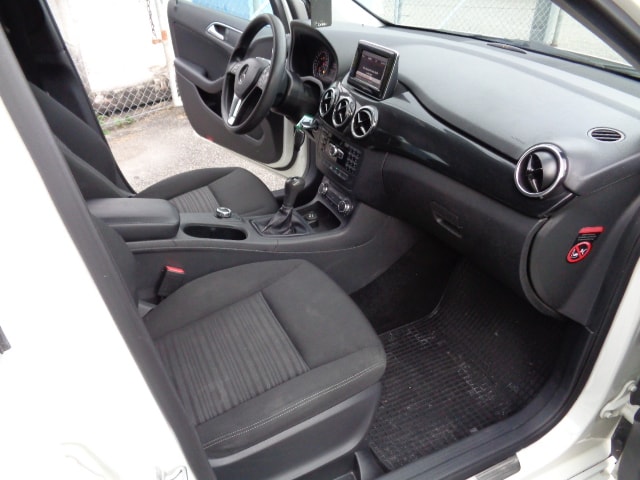 MERCEDES-BENZ B 200 CDI-image-8
